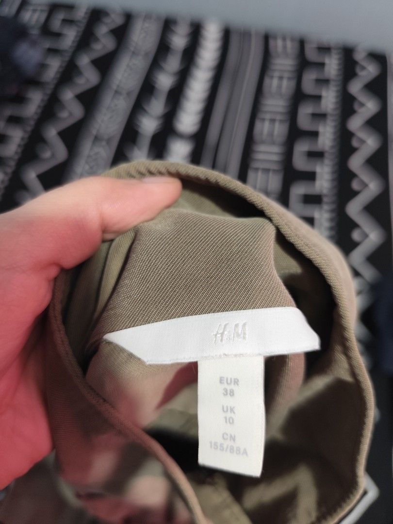 H&M Olive Green Dress (Category: Dresses) located in Cavite. Submitted by matcha_00 (Listing ID 1417418189, Image 2). Description: - H&M olive green dress - Front zipper closure - Waist tie detail - Short sleeves - Size: EUR 38, UK 10, CN 155/88A.