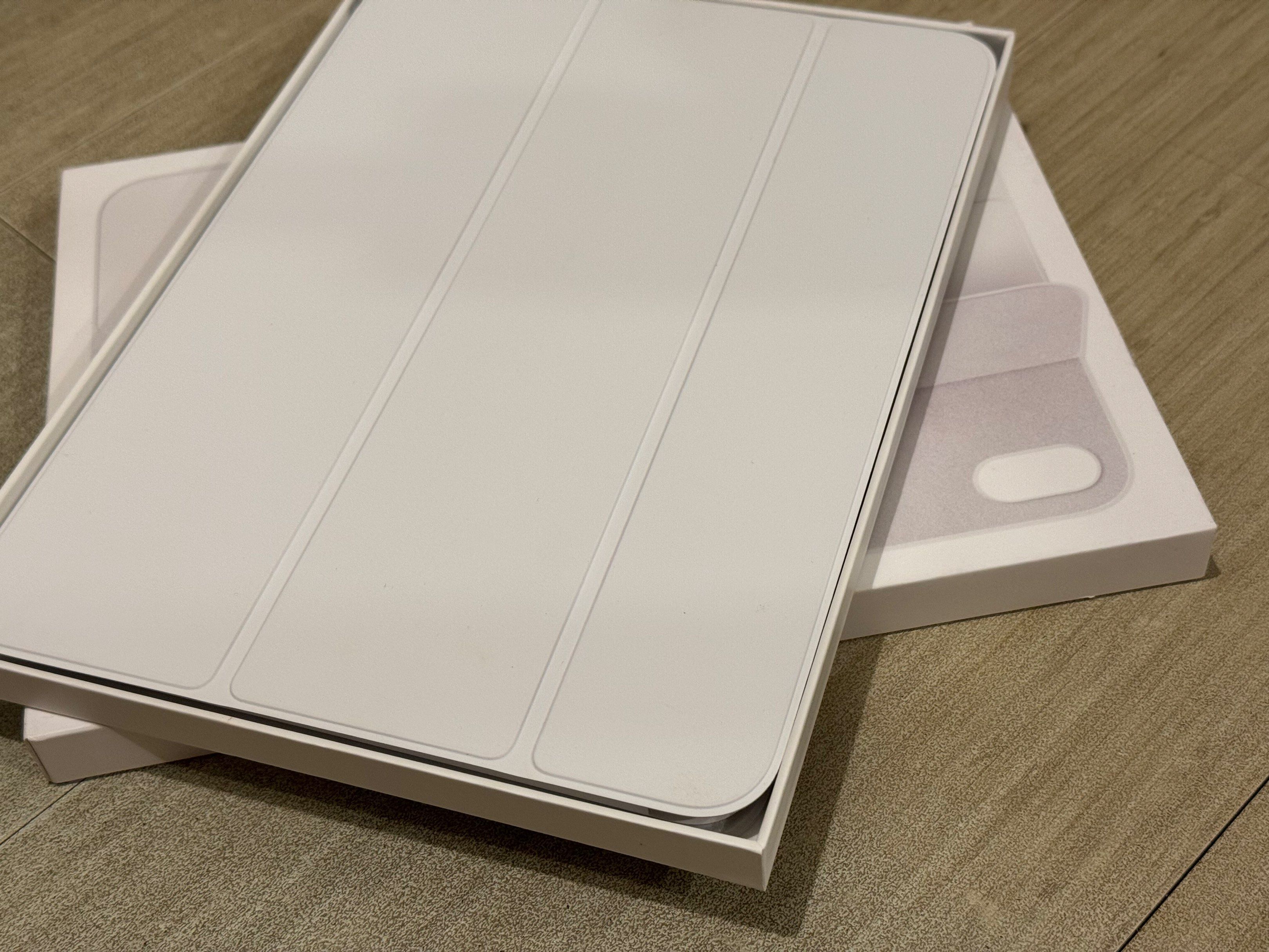 iPad 10 Smart Folio White (Category: Cases & Sleeves) located in Cagayan de Oro. Submitted by sojuhosh (Listing ID 1417518981, Image 3). Description: iPad (10th generation) Smart Folio Case ✓ opened but never used ✓ authentic ✓ includes original box.