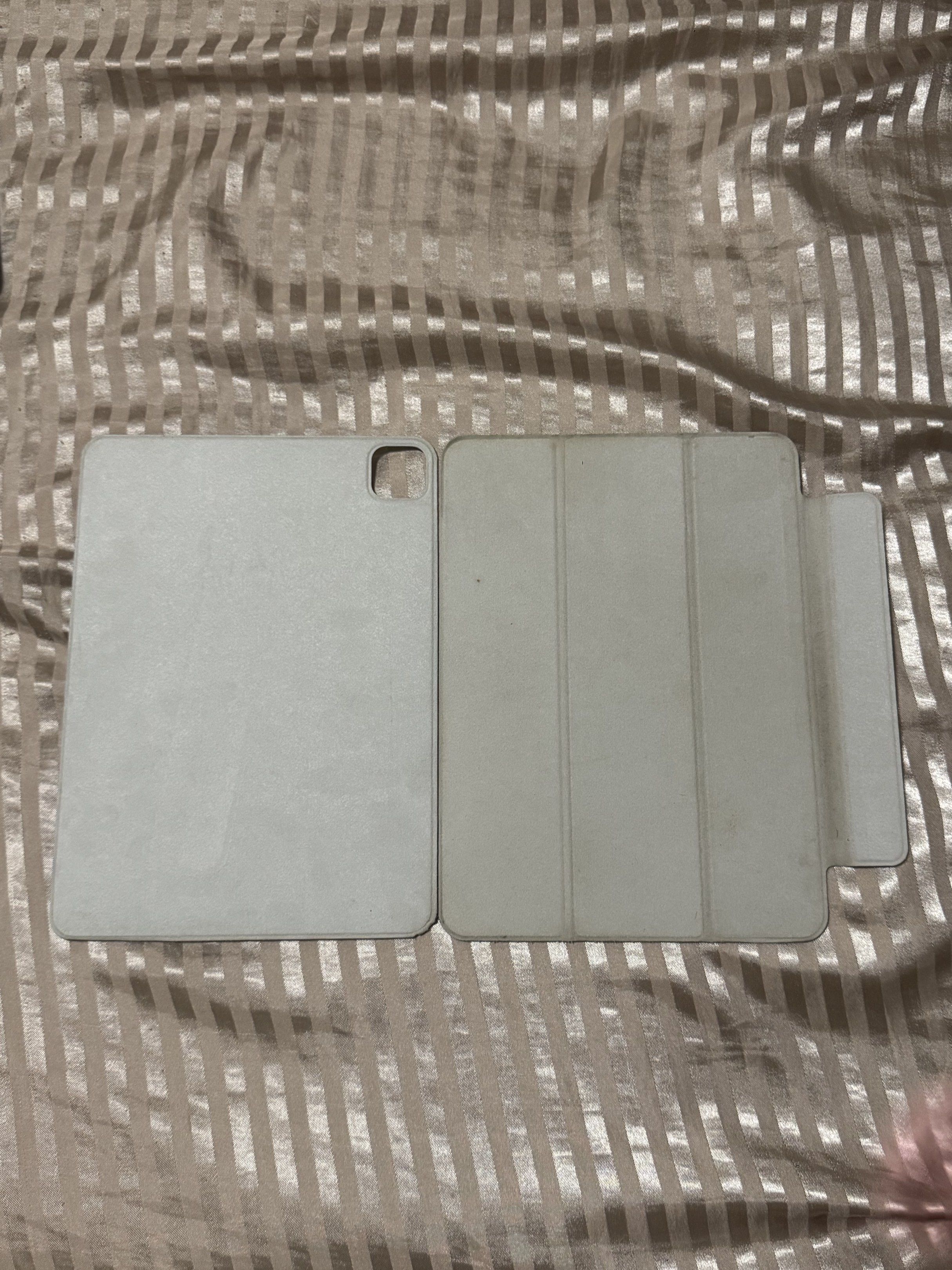 ipad case 3 in 1 magnetic detachable (pro 11) (Category: Cases & Sleeves) located in Lipa City. Submitted by aye.nah (Listing ID 1417563081, Image 1). Description: ᝰ ipad case 3 in 1 [ bought fr orange app ] — ₱250 + sf & pf • price is still nego IF SURE BUYER • good condition ! x sensi please see pictures for condition. good condition but its dirty na. used it for almost 2 years. PM ME IF INTERESTED. .