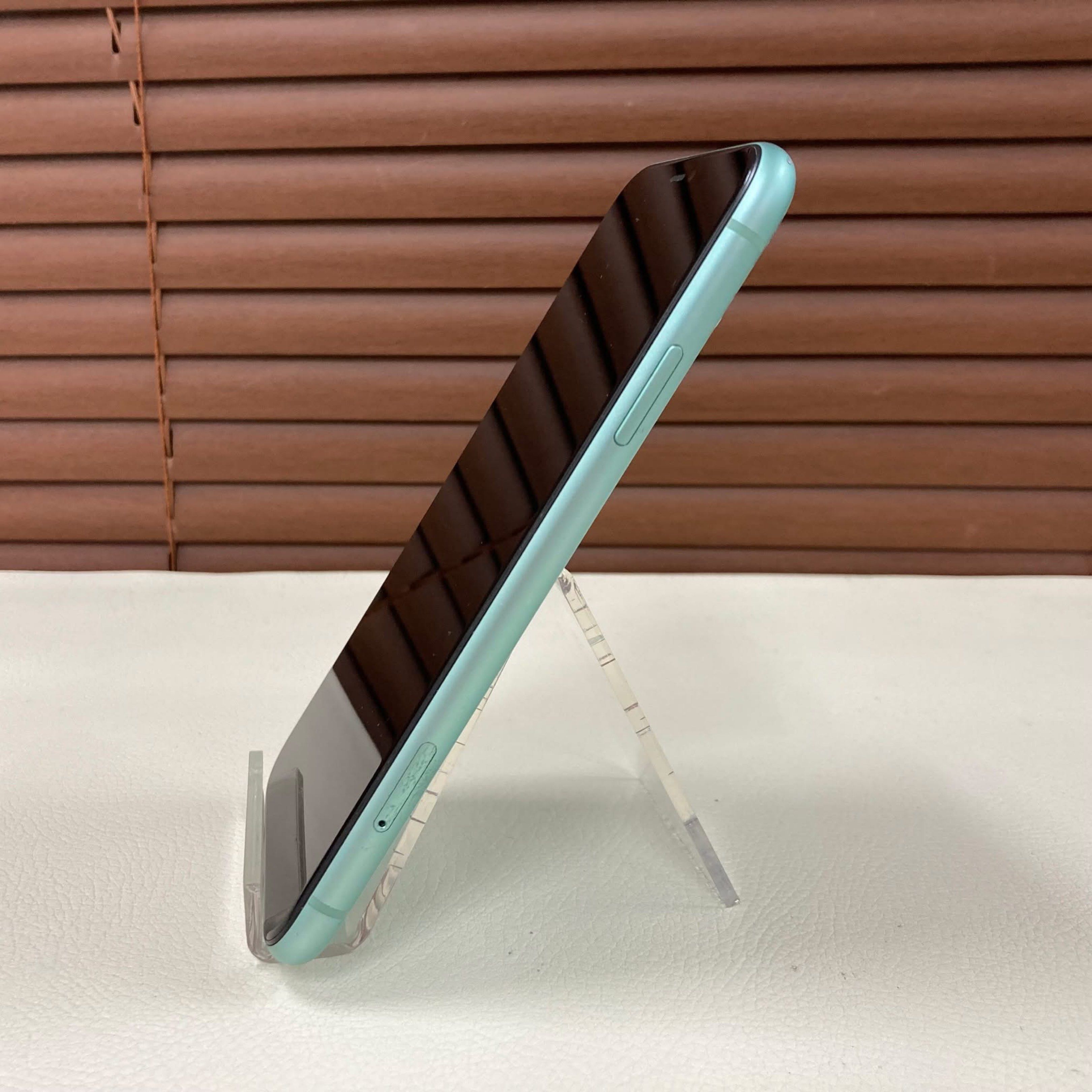 iPhone 11 128gb (Category: iPhone 11 Series) located in Manila. Submitted by TekiCashGadgetsph (Listing ID 1417422175, Image 3). Description: OTHER COLORS ARE AVAILABLE 256gb also available (FU) Open-line, any sim working (worldwide) - Guaranteed original iPhone not fake/copy accessories with box Secondhand Good as new not abused! Presentable •Original Lcd • no issue hidden issues • clean apple id / iCloud id • Good batthealth • Good cam front/ba