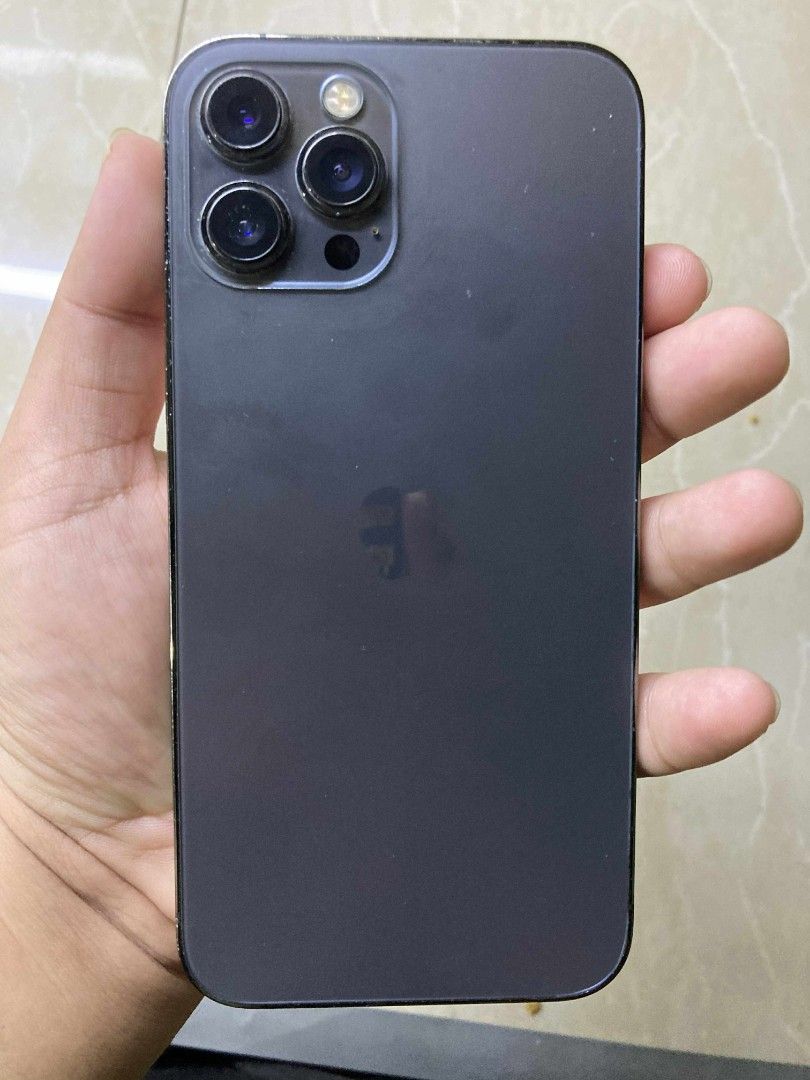 iPhone 12 Pro Max 128 gb (Category: iPhone 12 Series) located in Manila. Submitted by hayaishike18683 (Listing ID 1417575980, Image 2). Description: FOR SALE IPHONE 12 PRO MAX |Graphite |256GB | 99% BATTERY HEALTH .