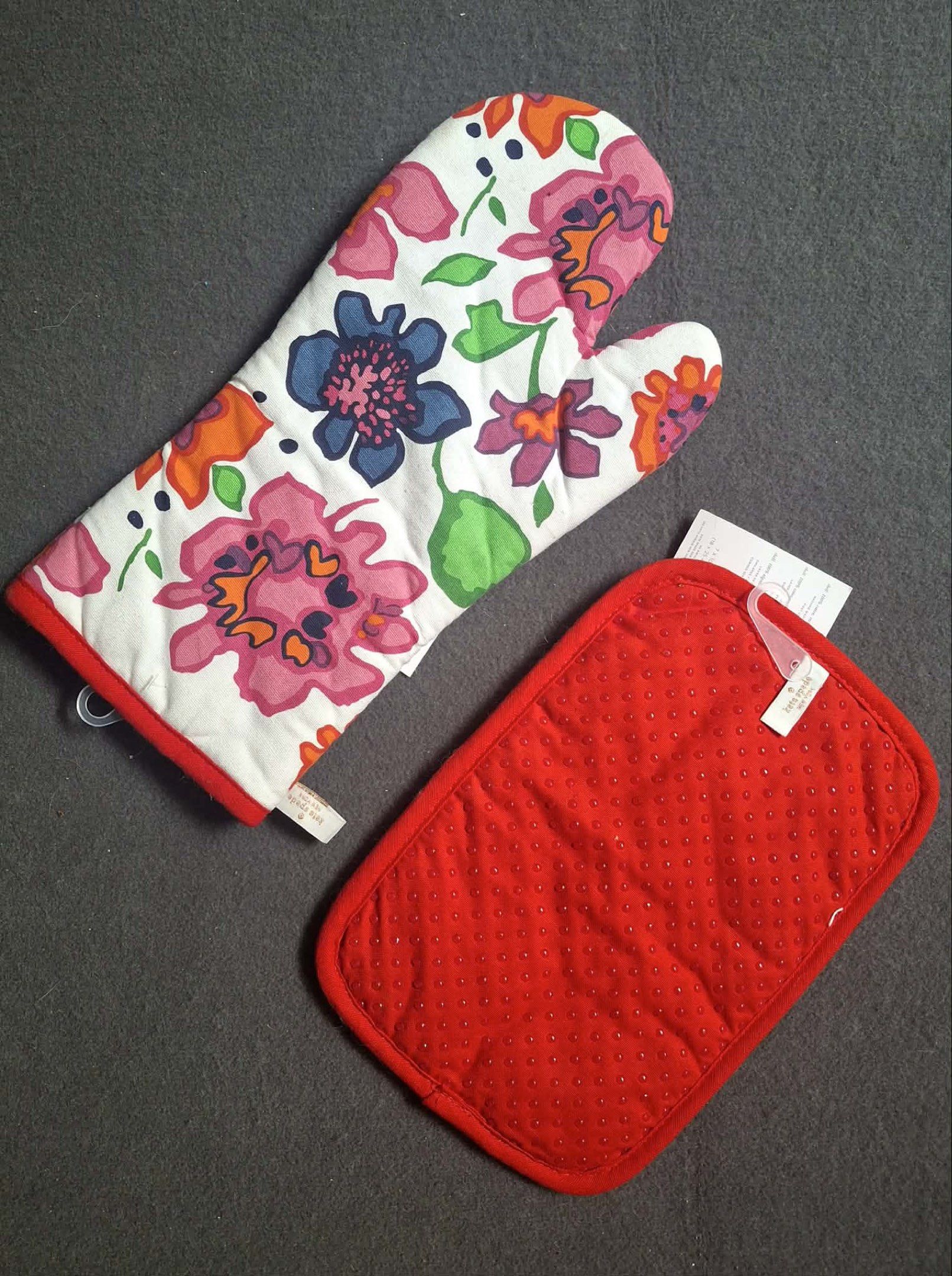 Kate Spade Oven Mitt and Pot Holder Set (Category: Cookware & Accessories) located in Makati City. Submitted by sweetsj (Listing ID 1417544618, Image 3). Description: - Floral Set Set includes a floral oven mitt, a matching pot holder, and a green oven mitt. Set Price: 1,200 -Green oven mitt has the words "ALL IN GOOD TASTE" printed on it. Price: 700 Take all Price: 1800 All items have a Kate Spade tag..