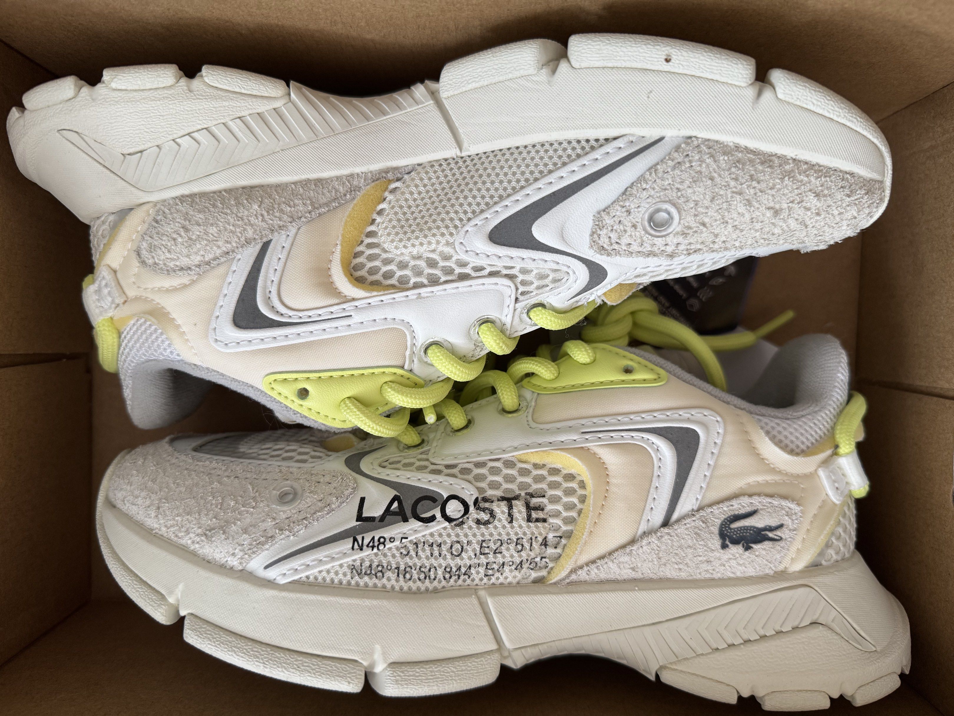 Lacoste L003 trainer sneaker (Category: Sneakers) located in Pasig City. Submitted by helpmedispose (Listing ID 1417451473, Image 2). Description: Size 6/36.