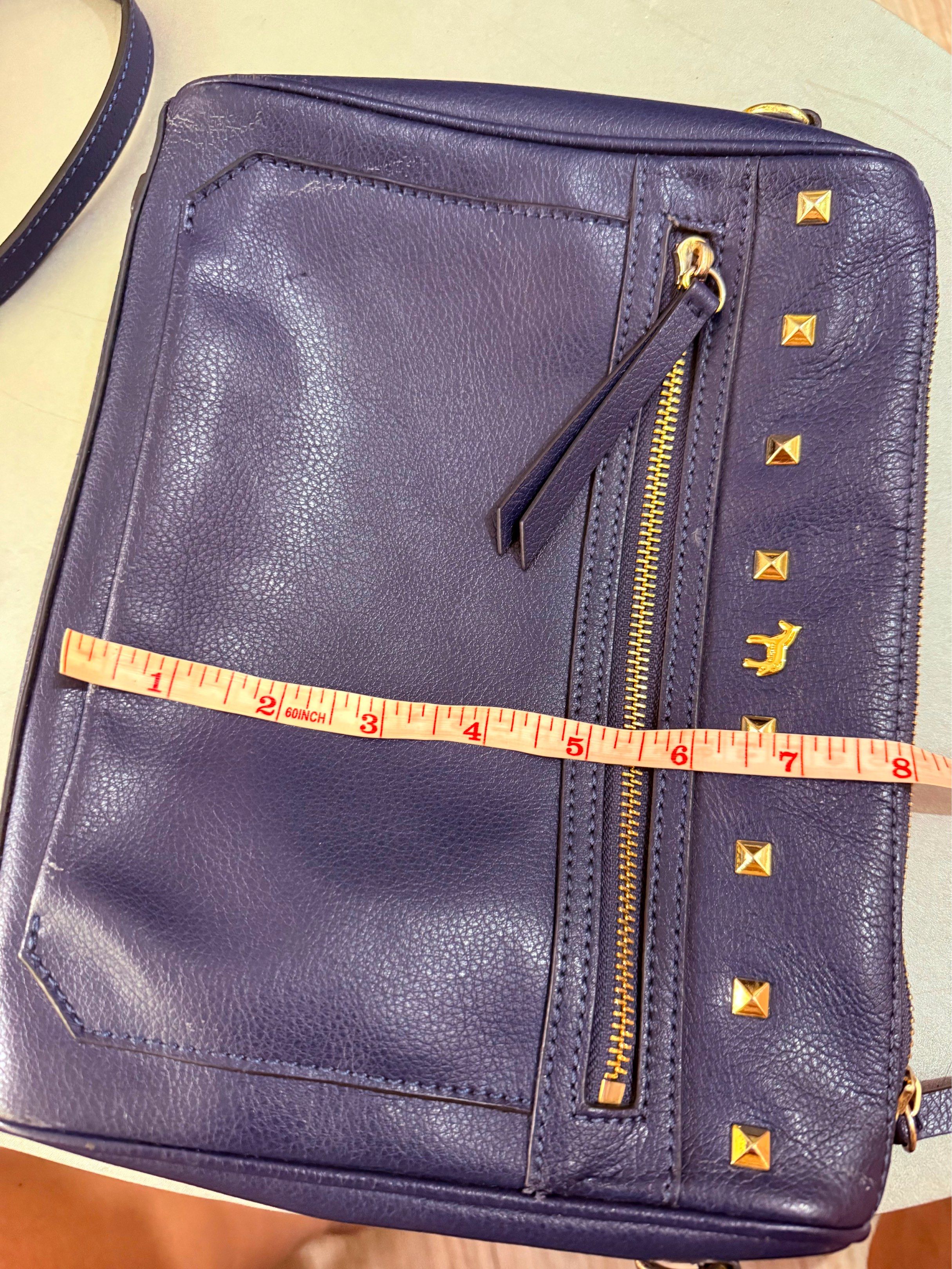 Lapalette Crossbody Sling Bag (Category: Cross-body Bags) located in Quezon City. Submitted by decluttermarla (Listing ID 1417475500, Image 3). Description: Last price at 500, originally posted 900.