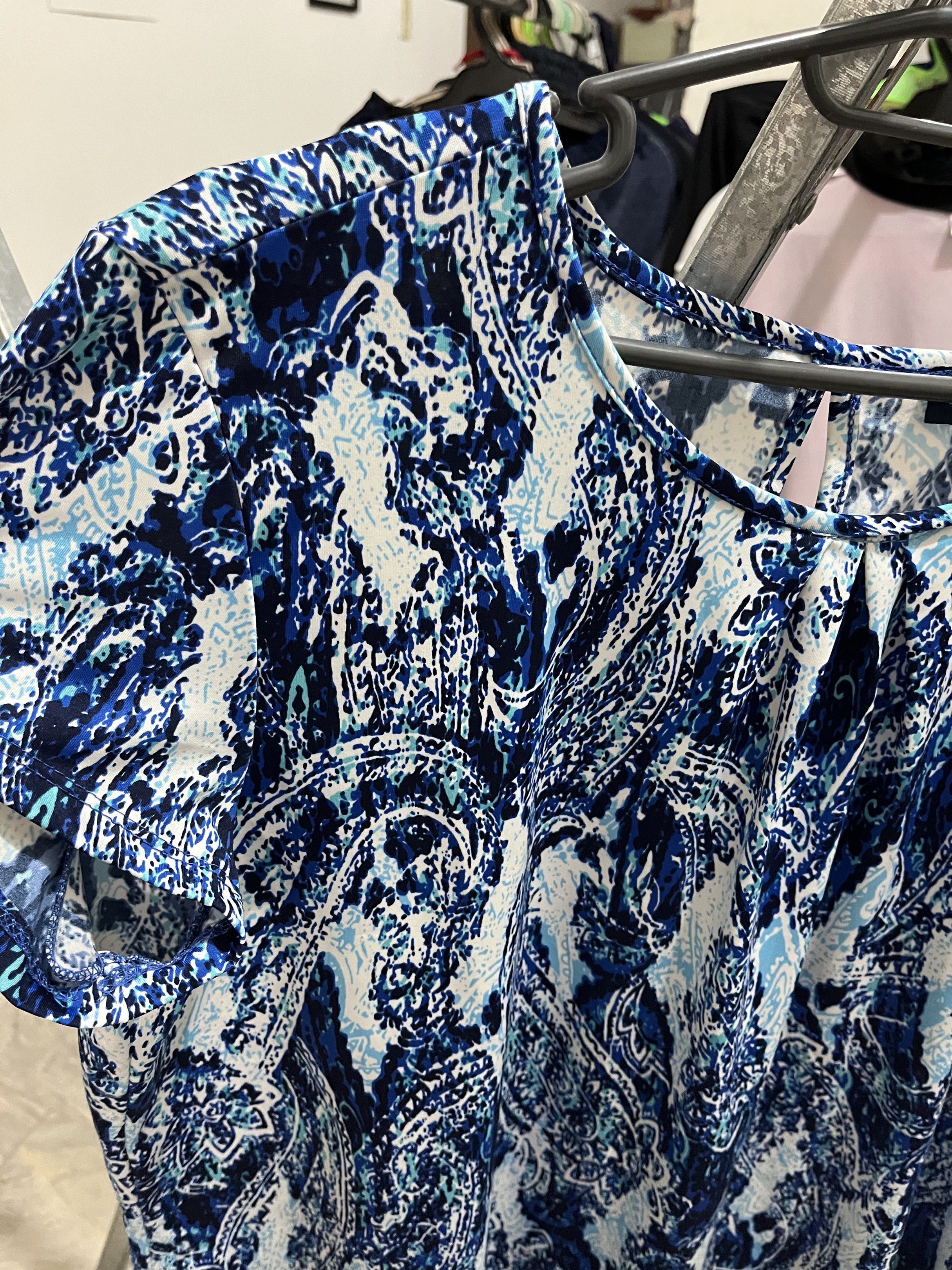Lazer & Co Blue Paisley Blouse (Category: Sleeveless) located in Marikina City. Submitted by hello-yellow (Listing ID 1417483238, Image 3). Description: - Lazer & Co. brand - Paisley print in blue and white - Fit medium to XL. Loose fit. - Keyhole detail at the back - Comfortable for everyday wear.