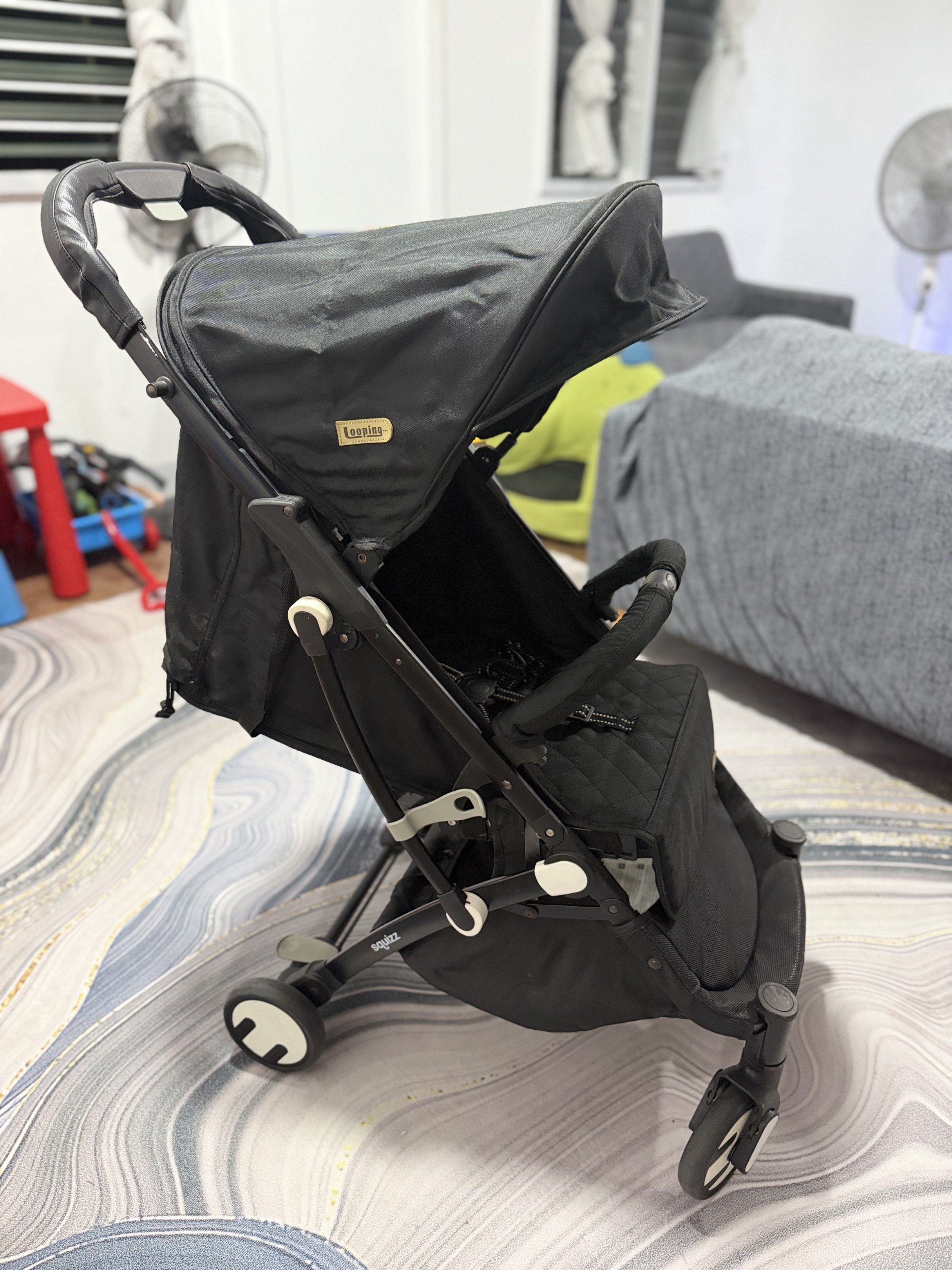 Looping squizz black and squizz 2 gray (Category: Strollers) located in Quezon City. Submitted by MissusB (Listing ID 1417543302, Image 2). Description: Pm for more photos of each. 1 is black and 1 is gray Comes with leather handle cover and looping bag.