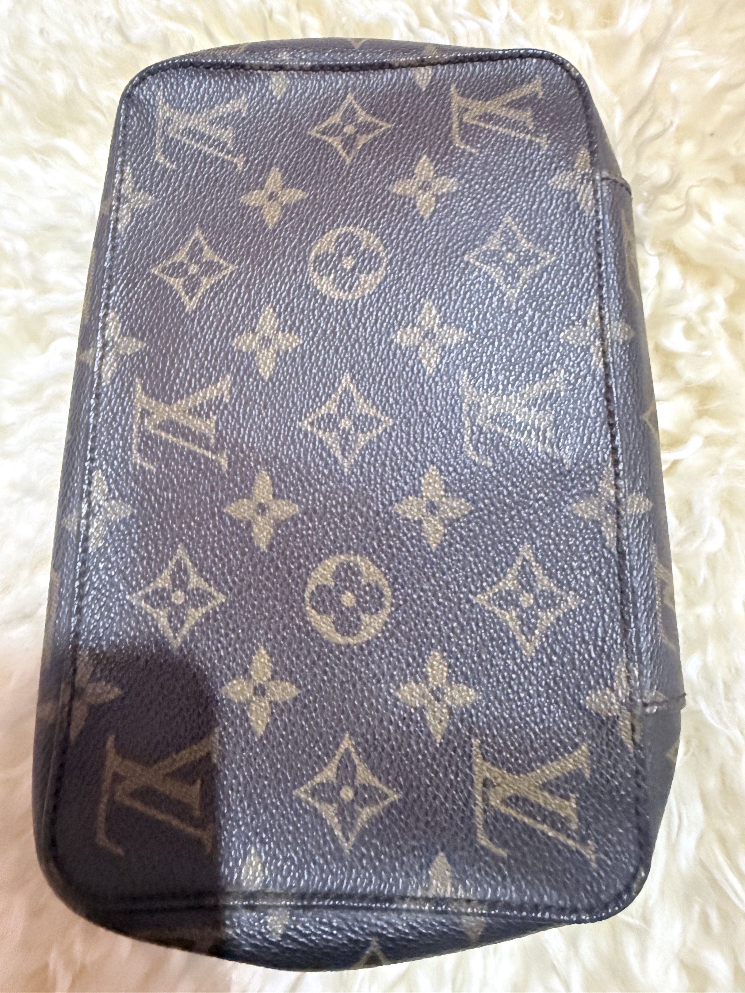 Louis Vuitton Monogram Cosmetic Pouch (Category: Luxury Bags & Wallets) located in Las Pinas. Submitted by danechanel (Listing ID 1417537928, Image 3). Description: - Preloved Authentic Super Vintage Cosmetic Pouch - Manage your expectations - See detailed photos for flaws - This was given by a friend when I bought her LV wallet - You can use the canvass to create a new product.