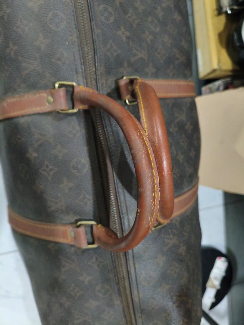 Louis Vuitton Monogram Duffle Bag (Category: Luxury Bags & Wallets) located in Caloocan City. Submitted by bigboistuffs (Listing ID 1417550846, Image 3). Description: Authentic Louis Vuitton speedy 60 vintage good condition for a vintage 12k rizal area.