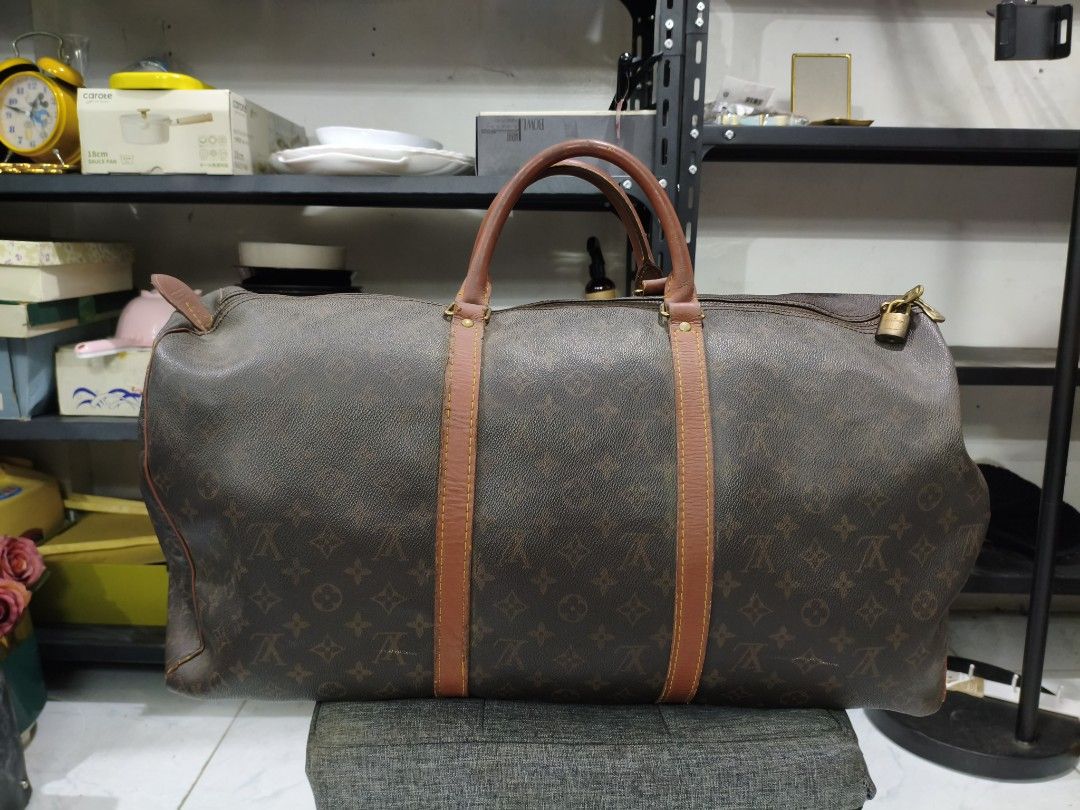 Louis Vuitton Monogram Duffle Bag (Category: Luxury Bags & Wallets) located in Caloocan City. Submitted by bigboistuffs (Listing ID 1417550846, Image 1). Description: Authentic Louis Vuitton speedy 60 vintage good condition for a vintage 12k rizal area.