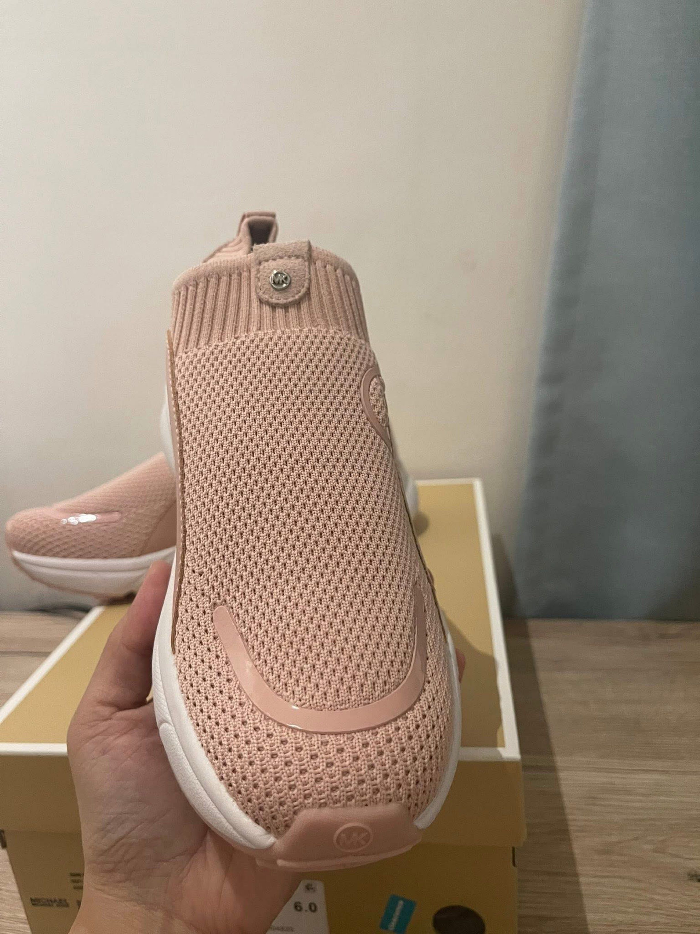 Michael kors sami knit sneskers (Category: Sneakers) located in Paranaque City. Submitted by FLess.ph (Listing ID 1417561953, Image 1). Description: Michael kors Sami knit sneakers Lightweight and comfy to wear Smoky rose in color With box From 🇱🇷 Size 6 Ready to ship via lalamove or lbc.