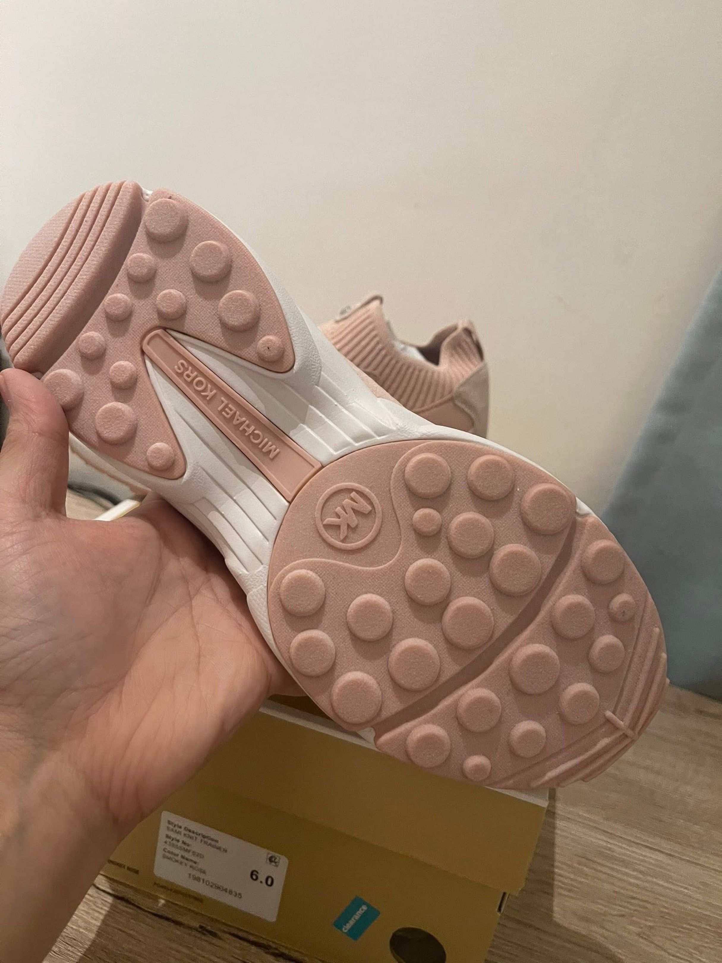 Michael kors sami knit sneskers (Category: Sneakers) located in Paranaque City. Submitted by FLess.ph (Listing ID 1417561953, Image 3). Description: Michael kors Sami knit sneakers Lightweight and comfy to wear Smoky rose in color With box From 🇱🇷 Size 6 Ready to ship via lalamove or lbc.