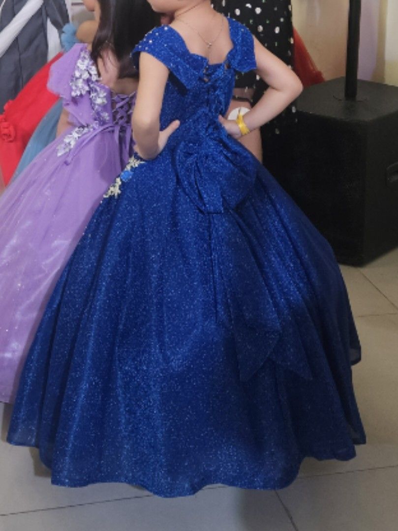 Navy blue gown free sandals (Category: Babies & Kids Fashion) located in Rodriguez. Submitted by Branded100 (Listing ID 1417549230, Image 3). Description: sinuot lang po ng 6y daughter ko pang pageant sa school.. without petti po yan kahit wala na syang petti ganyan po sya parang may petti na din po with free silver sandals na po.yun 3rd photo po may petti kaga nka balloon po..