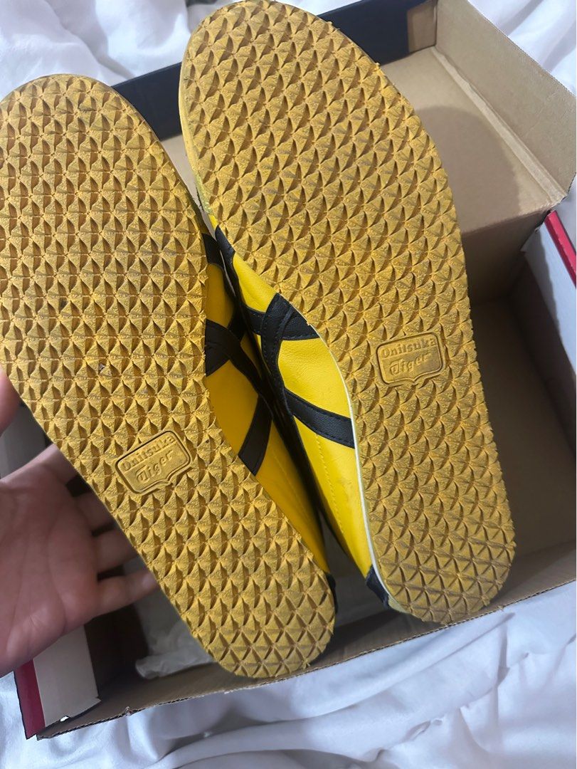 Onitsuka Kill Bill 25.5cm (Category: Sneakers) located in Manila. Submitted by jean_closet (Listing ID 1417426902, Image 3). Description: Authentic. All shoes posted are bought directly from store or reputable resellers/personal shoppers. I dont buy oem alternatives or any UA whatsoever :) Lightly used. Has signs of usage so kindly manage your expectations. Best price posted as we got this for 11k during its super peak era. Still very trendy unti