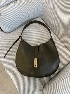 (Category: ) located in . Submitted by mywardrobe2 (Listing ID 1417491557, Image 1). Description: .