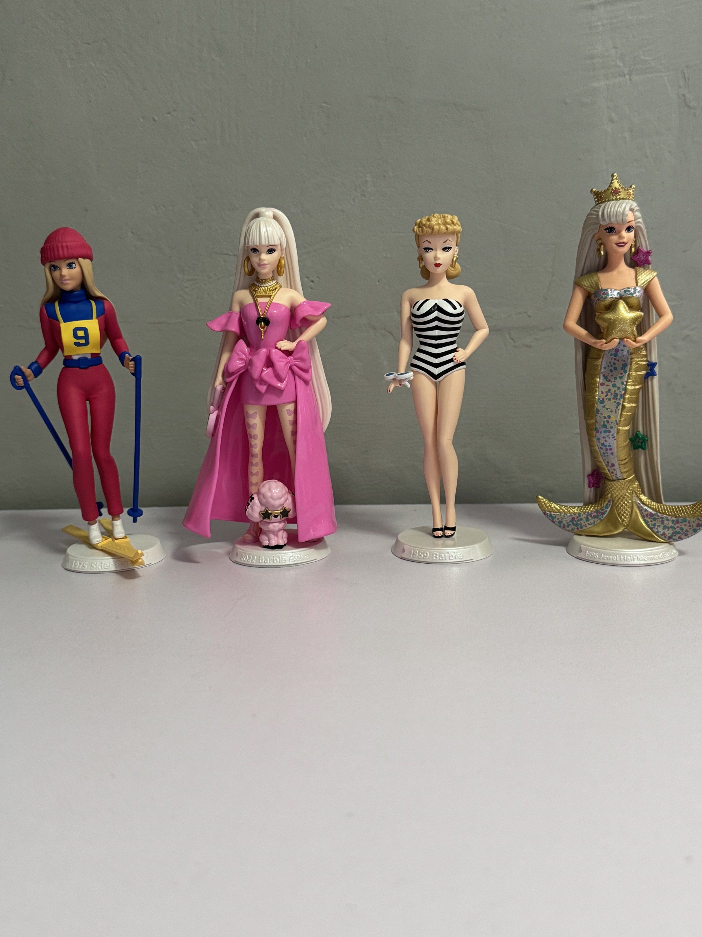 Popmart Barbie (Category: Kids Toys) located in Valenzuela. Submitted by maxellar (Listing ID 1417460083, Image 1). Description: Please feel free to read the descriptions of the item. Reminders: ⚠️ Payment First before Shipping ⚠️ PM me if SURE BUYER ⚠️ Shipping in Metro Manila, Bulacan ONLY ⚠️ MOD: Lalamove only FOR SALE (Popmart Barbie) 1959 Barbie = 600 1975 Skier Barbie = 300 (Maluwag yung butas nung foot kaya madali na siya matanggal sa peg 