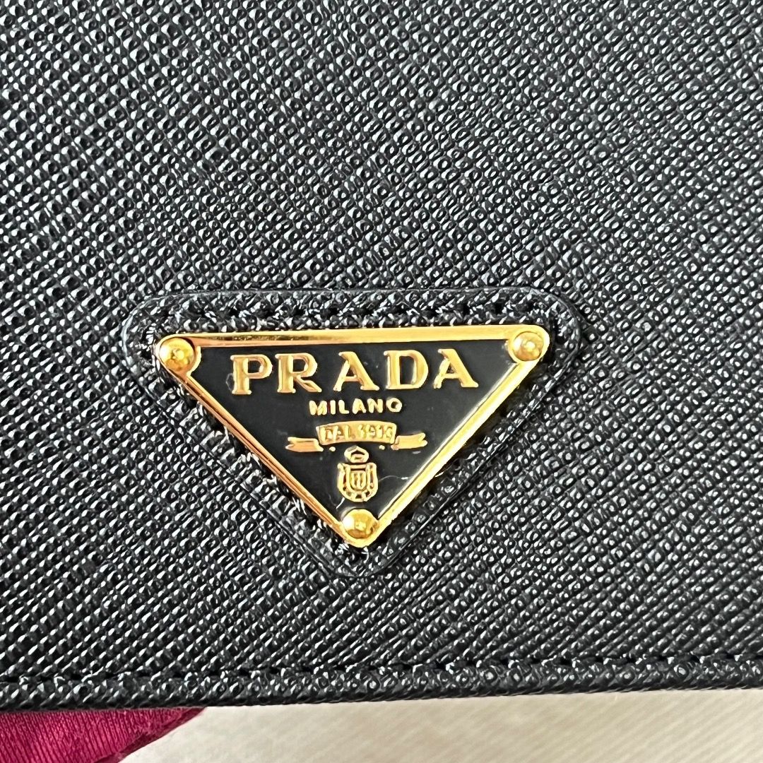 Prada Wallet (Category: Luxury Bags & Wallets) located in Antipolo. Submitted by chanchimj (Listing ID 1417583489, Image 3). Description: .