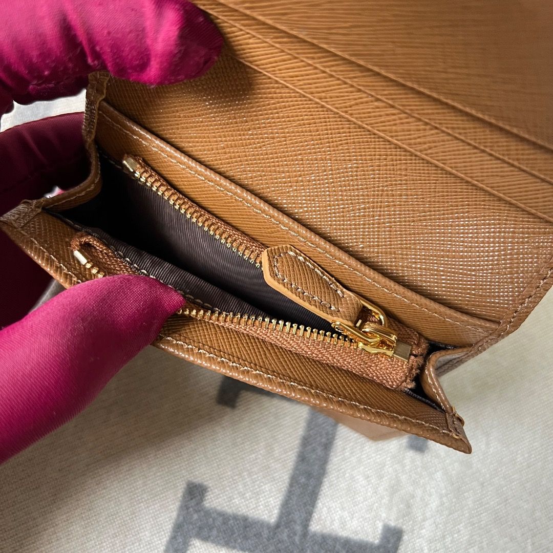 Prada Wallet (Category: Luxury Bags & Wallets) located in Antipolo. Submitted by chanchimj (Listing ID 1417583784, Image 3). Description: .