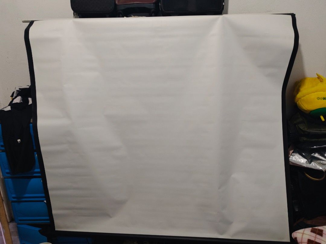 Projector screen (Category: Projectors) located in Gapan. Submitted by chashops31 (Listing ID 1417565108, Image 2). Description: pm.
