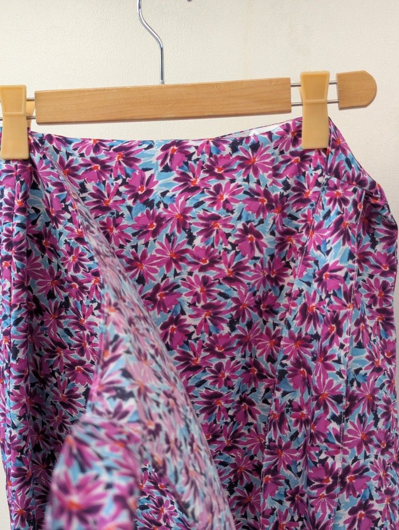 Purple Floral Skirt (Category: Skirts) located in Dinalupihan. Submitted by rummagethrough (Listing ID 1417529964, Image 3). Description: Skirt only — Waist: 32 best fit M-Semi L Length: 16 All photos available are already uploaded Color may vary due to lighting; actual item sizing applies Shipping via J&T and payment via BDO or GCash.