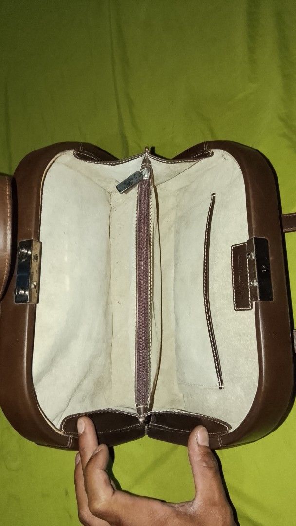 Ralph Lauren RL Collection Skipper Box Handbag (Category: Luxury Bags & Wallets) located in Cavite. Submitted by thrifteditem9_ (Listing ID 1417443090, Image 3). Description: - Brown leather handbag - Top handles - Rectangular shape - Metal clasp closure - Interior zippered pocket - Light-colored lining - Brand: Ralph Lauren (inside) - Made in Italy - Condition: very good w/minimal flaws .