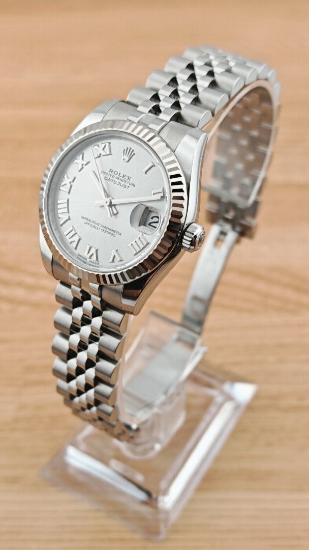 Rolex Datejust 31mm Silver Dial (Category: Luxury Watches) located in Muntinlupa City. Submitted by watch.hunter.ph (Listing ID 1417564049, Image 2). Description: Rolex Datejust 31mm 178274 2018 Full Set. Reference 178274 2018. Condition 9.7 / 10 💯 Percent Original or Moneyback Guarantee Open for 3rd Party Verification Arya Residences BGC, Alabang. PHP 550k.