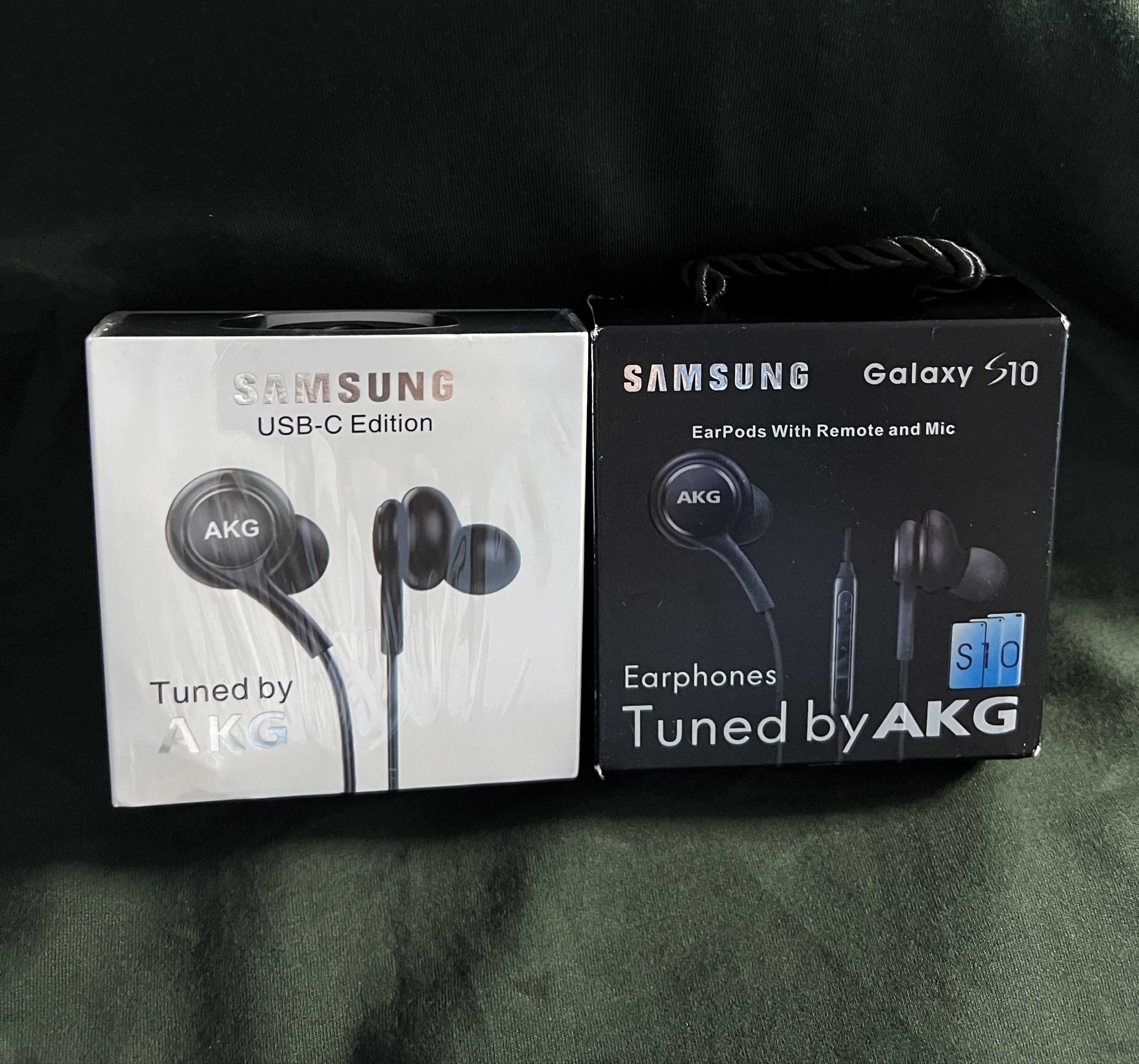 Samsung USB-C Edition and Jack Type (Category: Earphones) located in Manila. Submitted by as_onlineshop11 (Listing ID 1417588114, Image 1). Description: .