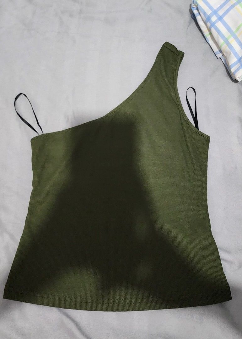 Shein One Shoulder Top (Category: Sleeveless) located in Imus. Submitted by sashafame (Listing ID 1417548496, Image 1). Description: - Shein olive green one-shoulder top - Ribbed texture - Size: M (EU 38, US 6) - Includes black straps - Made in China.