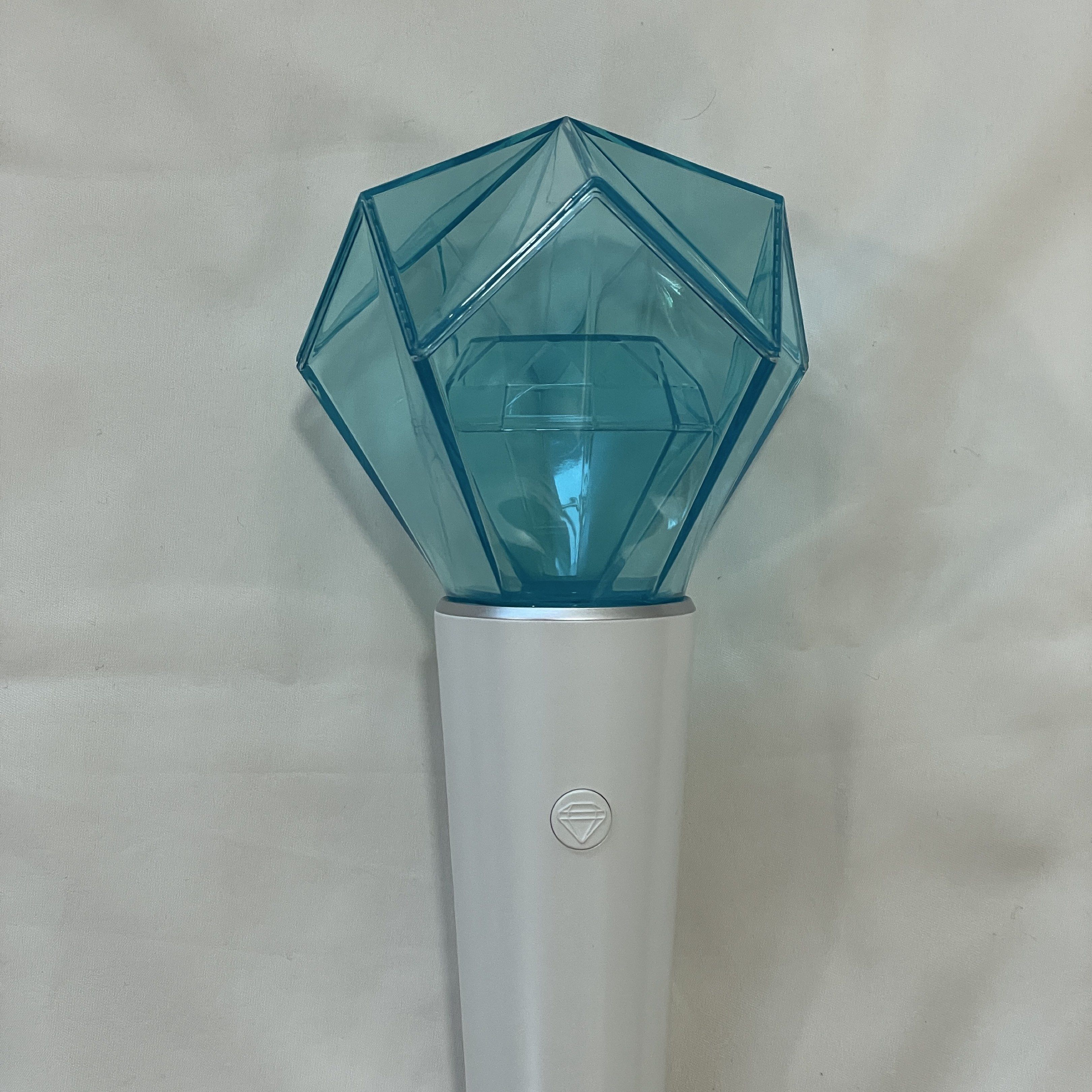 SHINee Official Lightstick (Category: K-Wave Merchandise) located in Rizal. Submitted by zkdlvr (Listing ID 1417571154, Image 3). Description: SHINee Official Lightstick Used once 🩵.