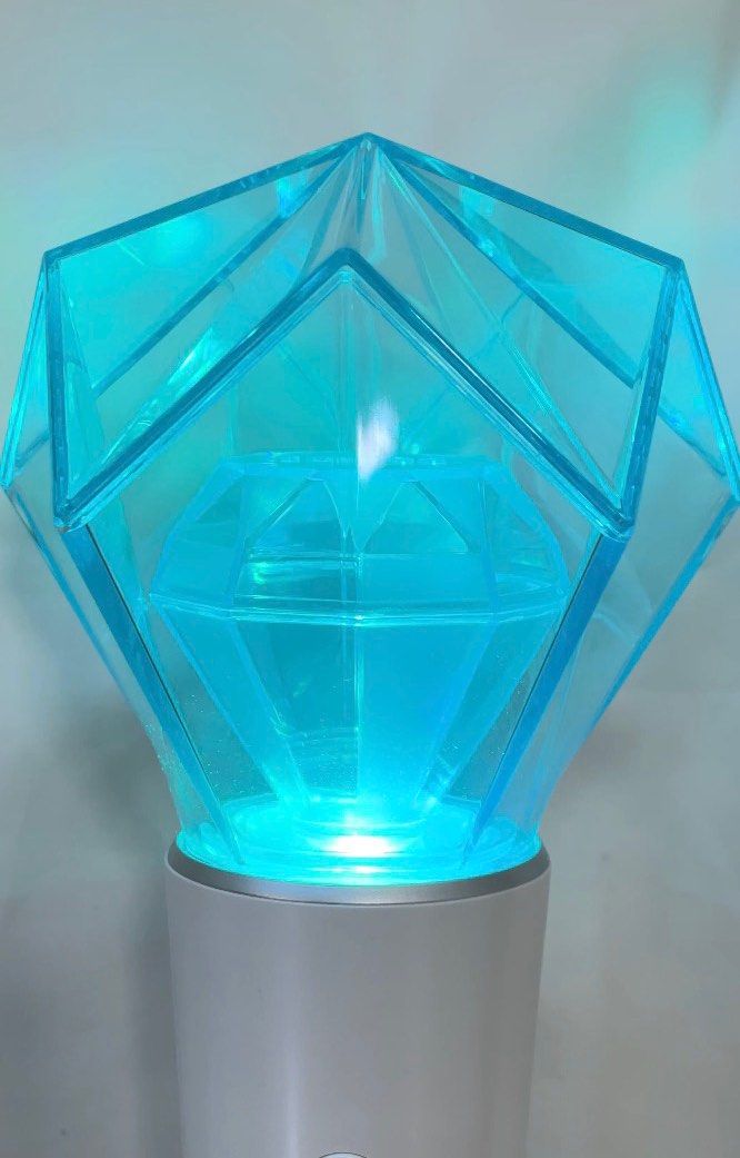 SHINee Official Lightstick (Category: K-Wave Merchandise) located in Rizal. Submitted by zkdlvr (Listing ID 1417571154, Image 2). Description: SHINee Official Lightstick Used once 🩵.