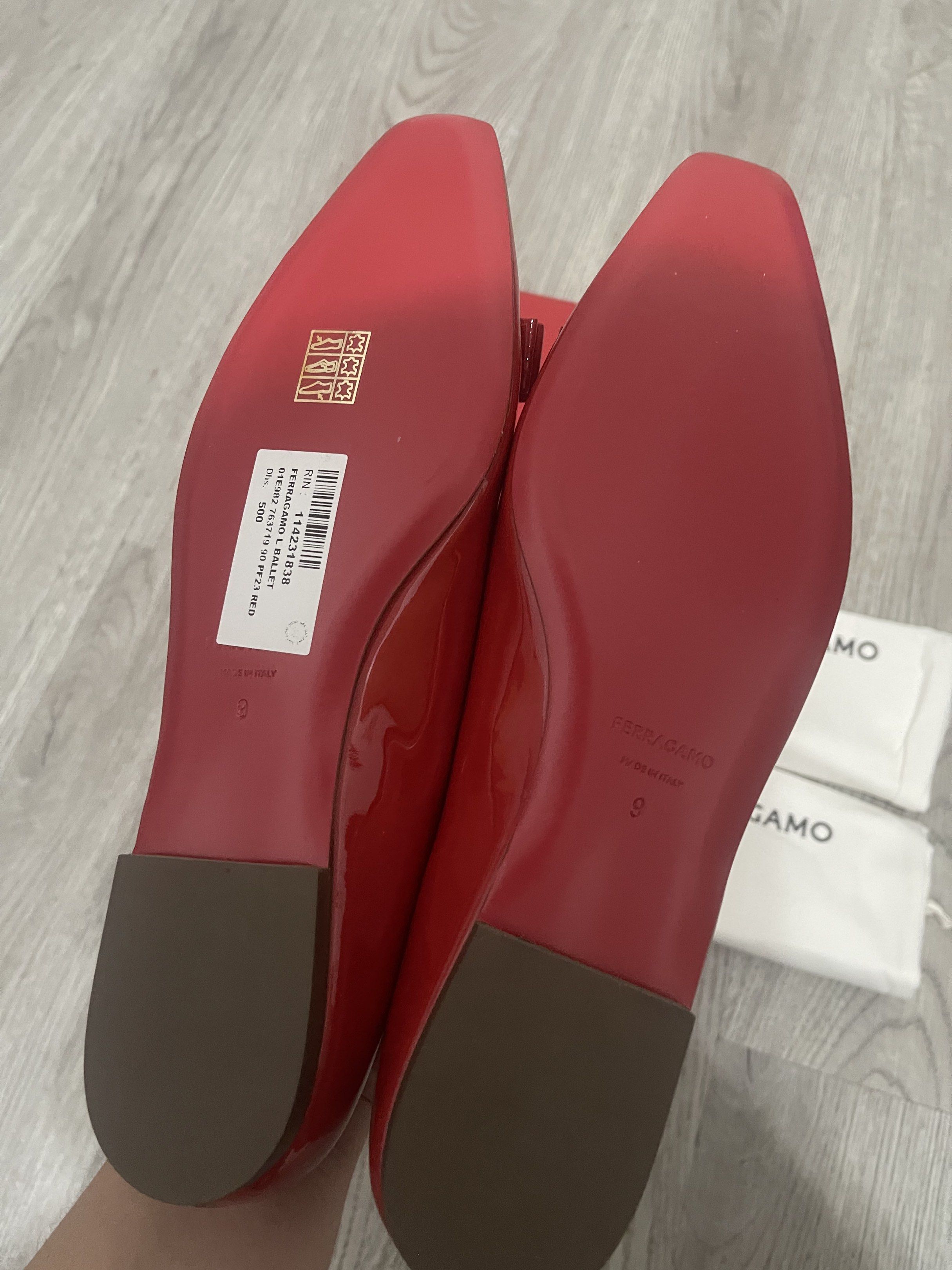 S@lv@tore Ferr@g@mo Flats (Category: Sneakers & Footwear) located in Manila. Submitted by pachoooli (Listing ID 1417561515, Image 3). Description: Never used. Check posted photos for details..