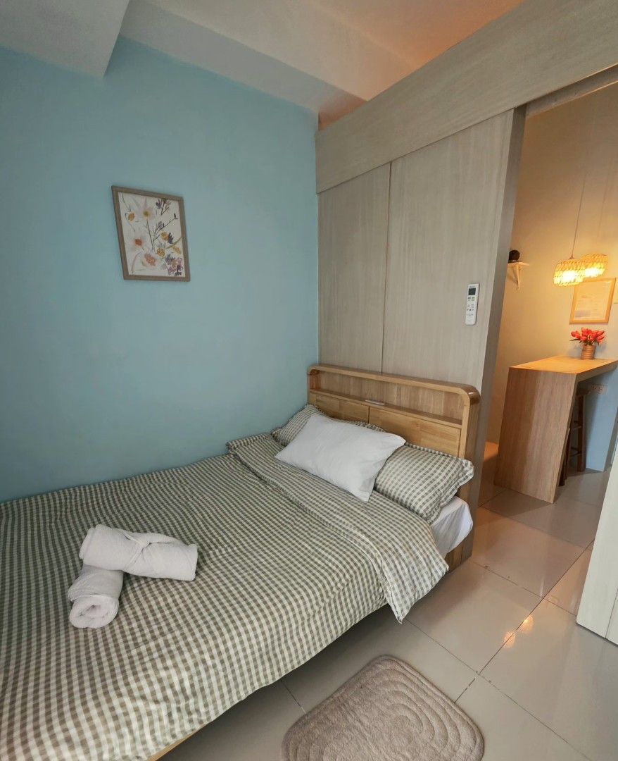 SMDC Grass Residences -Rent/Staycation 2 BR (Category: Apartments & Condos) located in Quezon City. Submitted by chicolim (Listing ID 1304350465, Image 1). Description: Staycation at SMDC Grass Residences with exclusive bridgeway connected to SM North Edsa, Q.C. Features: 2 bedroom unit ( combined-type) Fully furnished with split-type air conditioning in each room Full-double and semi-double size beds, floor matresses for additional pax 2 balconi
