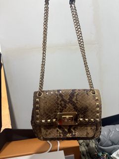 (Category: ) located in . Submitted by decluttering03 (Listing ID 1417513746, Image 1). Description: .