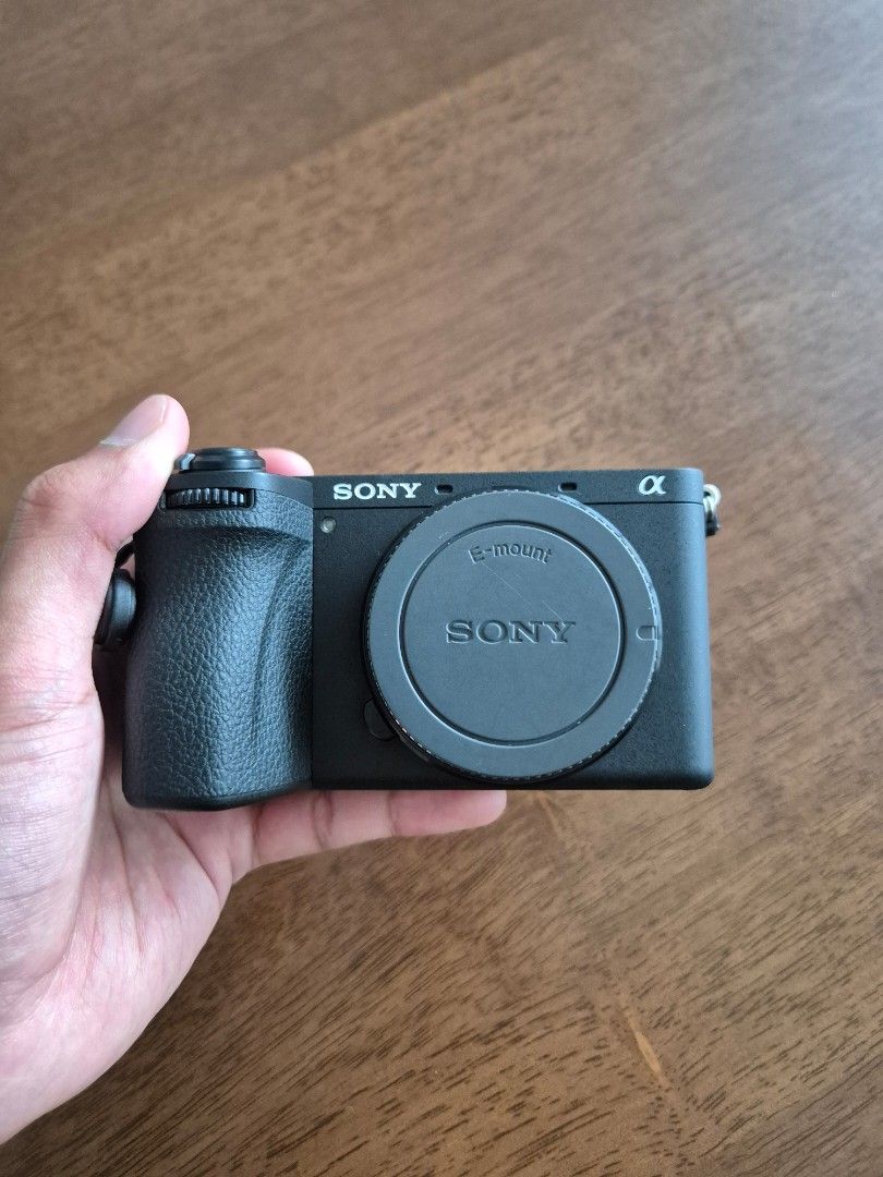 Sony a6700 w Smallrig Cage + Sigma 18-50mm f2.8, Photography, Cameras ...
