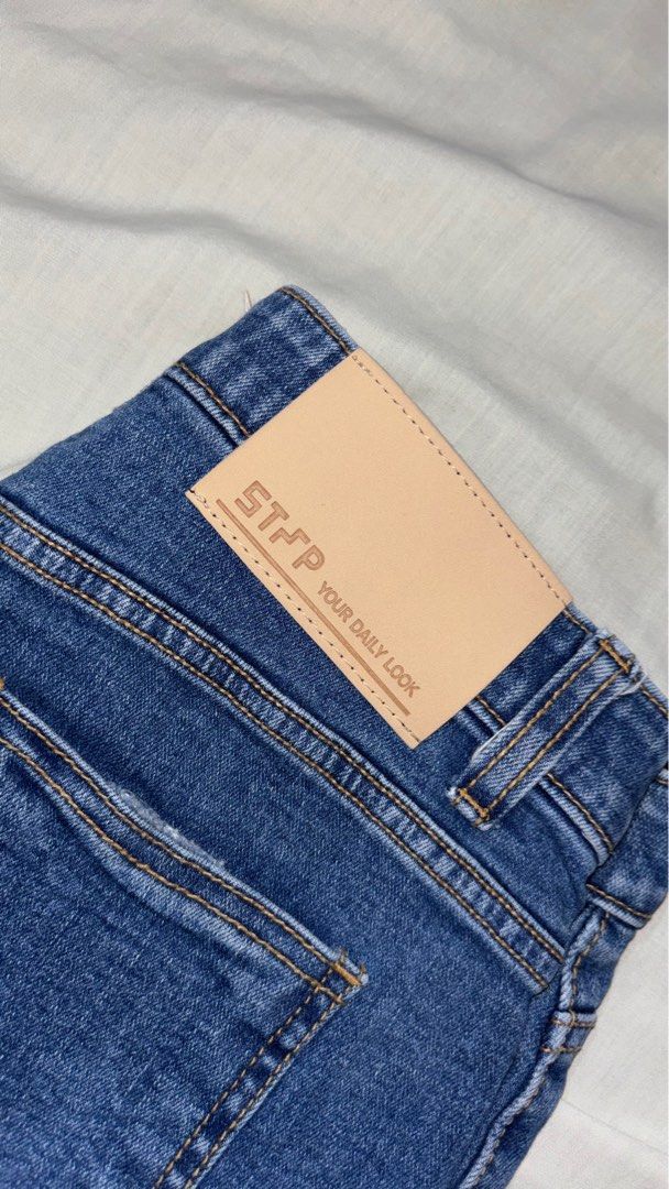 STFP Flare Jeans - Size M (Category: Jeans) located in Manila. Submitted by rtzvxz (Listing ID 1417603061, Image 1). Description: Used a few times, feels good and if you don’t mind the front pocket design then i’d say its a 10/10 Rfs: Given to me but not really my style No issues MOD: Jnt/Lalamove MOP: Gcash - STFP blue flare jeans - Size: M - Made in Korea - Features: - Front pockets - Leather patch at the back - Material: - Outer: 100% cotton -