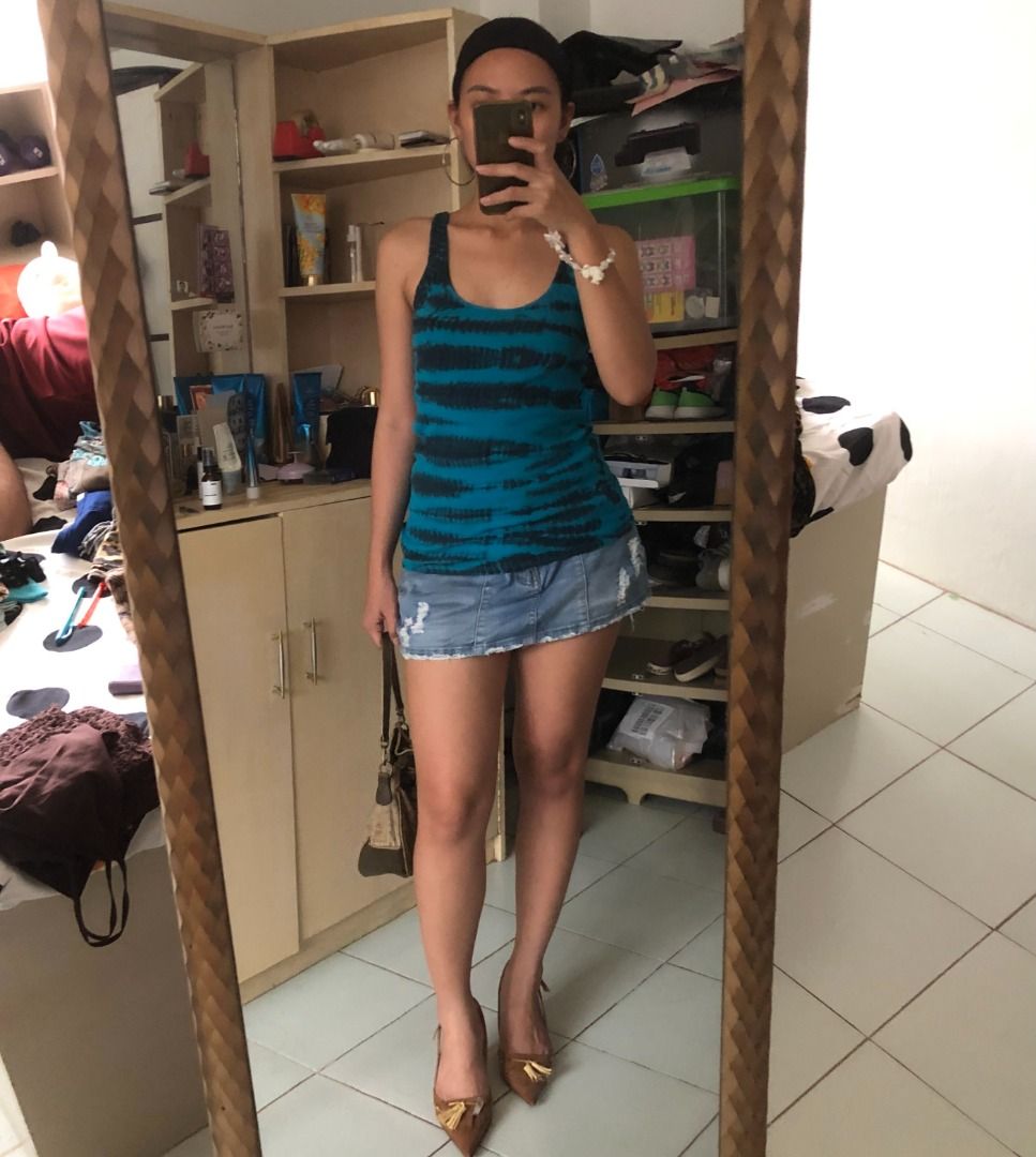 Tie-dye Tank Top (Category: Sleeveless) located in San Roque. Submitted by ibrakefordogs (Listing ID 1417495349, Image 3). Description: - Tie-dye tank top - Colors: Blue and black - Scoop neckline - Fitted silhouette - Ribbed fabric - Size M-L.