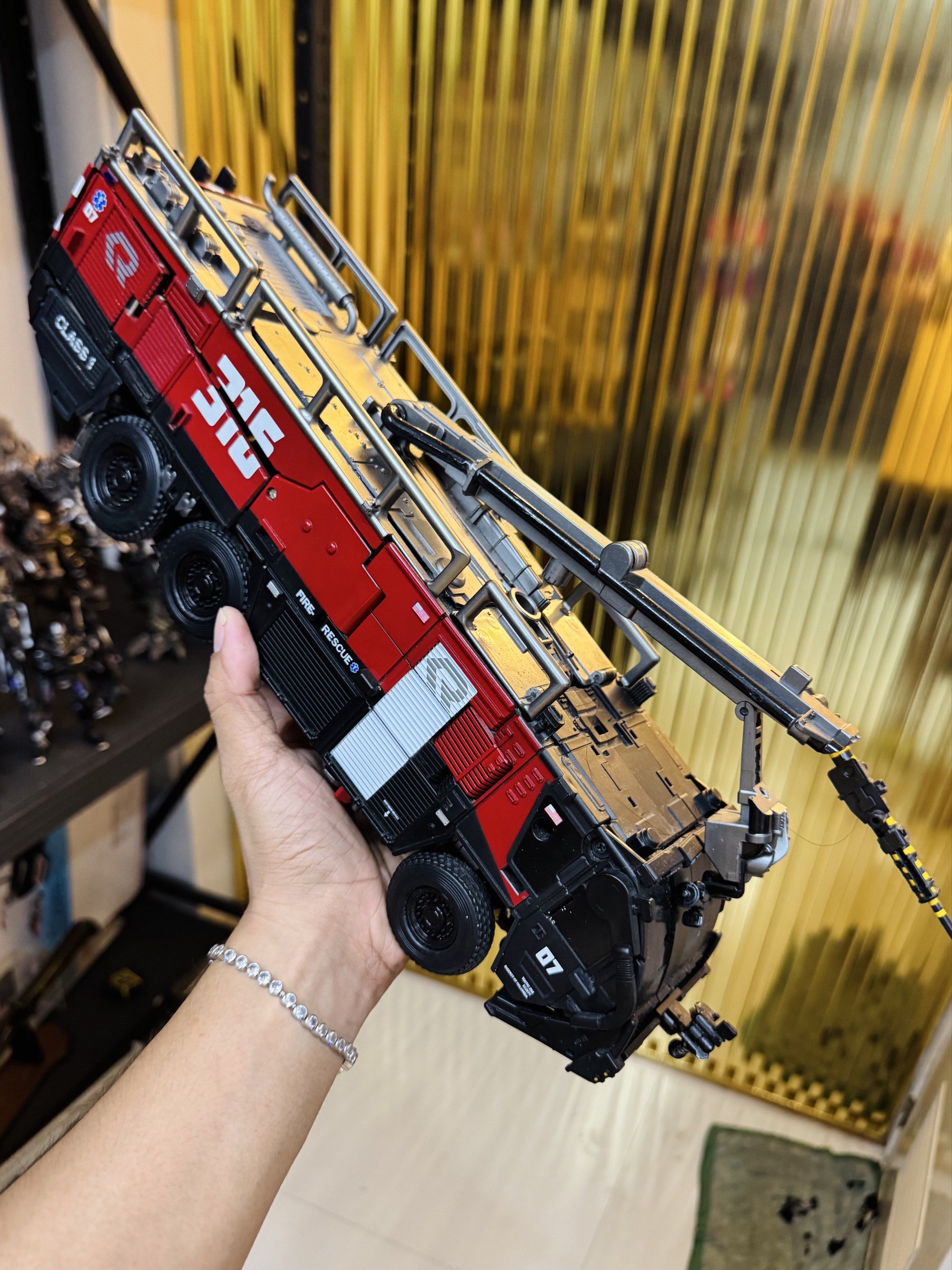 Transformers Sentinel Prime Fire Truck (Category: Vehicle & Diecast Models) located in Pasay City. Submitted by superman_991 (Listing ID 1417476997, Image 2). Description: Transformers Sentinel Prime Fire Truck Price 3500 Only Location Paranaque Payment Gcash/Bpi Shipping Lalamove/Lbc Buyers Risk / Fee ‼️Seller is not responsible for: lost, stolen, or damaged packages..