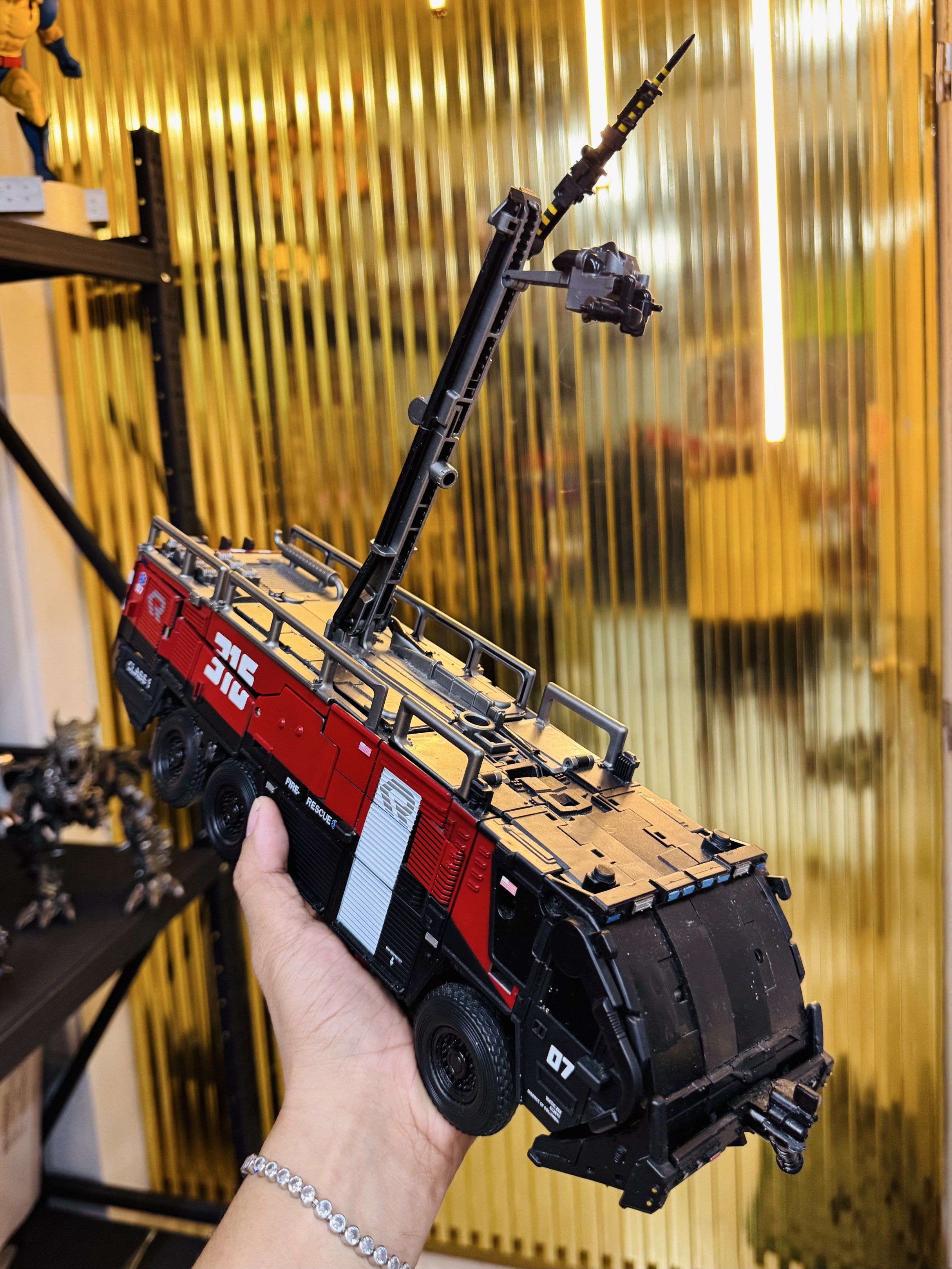 Transformers Sentinel Prime Fire Truck (Category: Vehicle & Diecast Models) located in Pasay City. Submitted by superman_991 (Listing ID 1417476997, Image 3). Description: Transformers Sentinel Prime Fire Truck Price 3500 Only Location Paranaque Payment Gcash/Bpi Shipping Lalamove/Lbc Buyers Risk / Fee ‼️Seller is not responsible for: lost, stolen, or damaged packages..