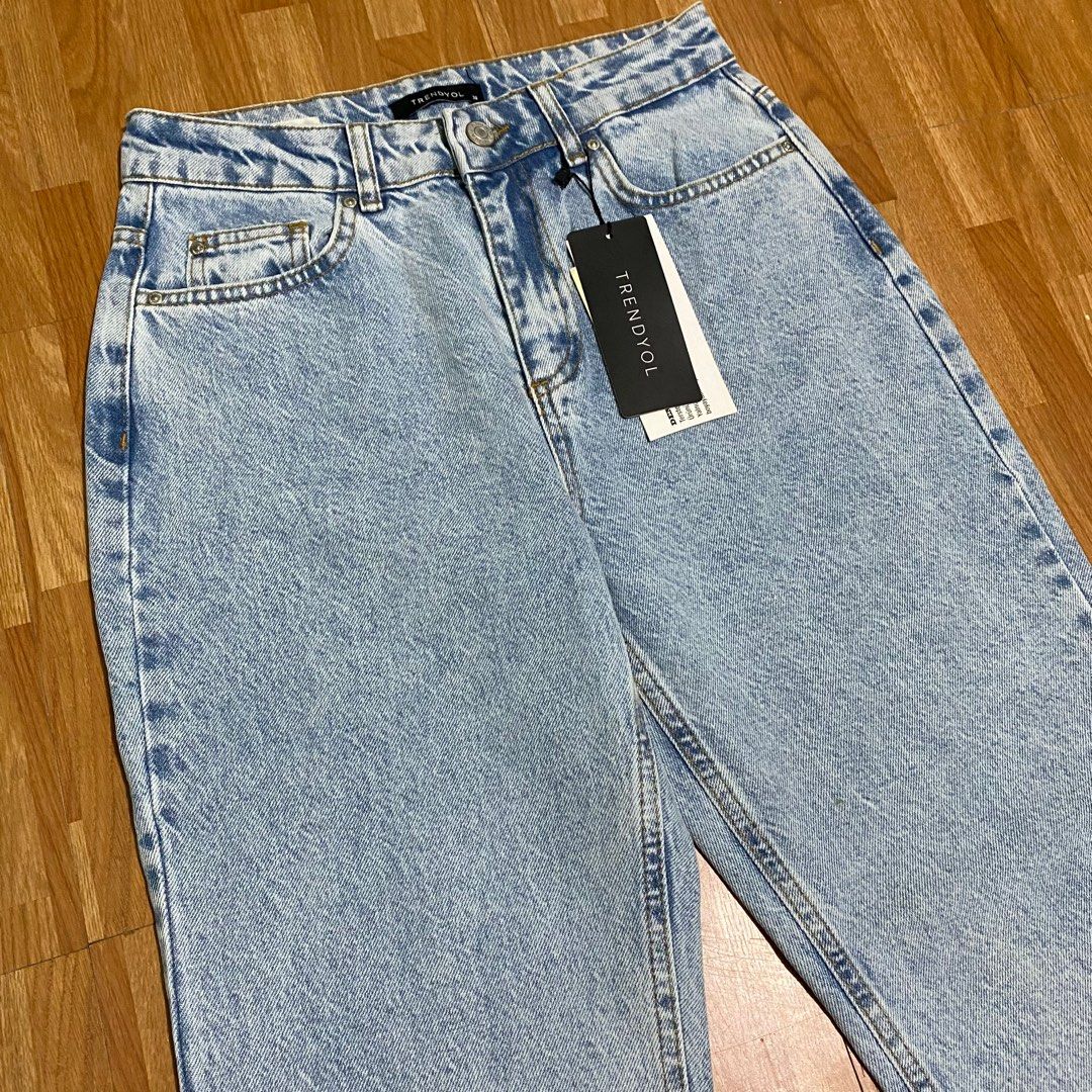 Trendyol Light Blue High Waist Jeans (Category: Jeans) located in Antipolo. Submitted by caredbypya (Listing ID 1417513389, Image 3). Description: Still Available❗️ Size 26 Length 38” Made in Turkey Color may vary due to lighting .
