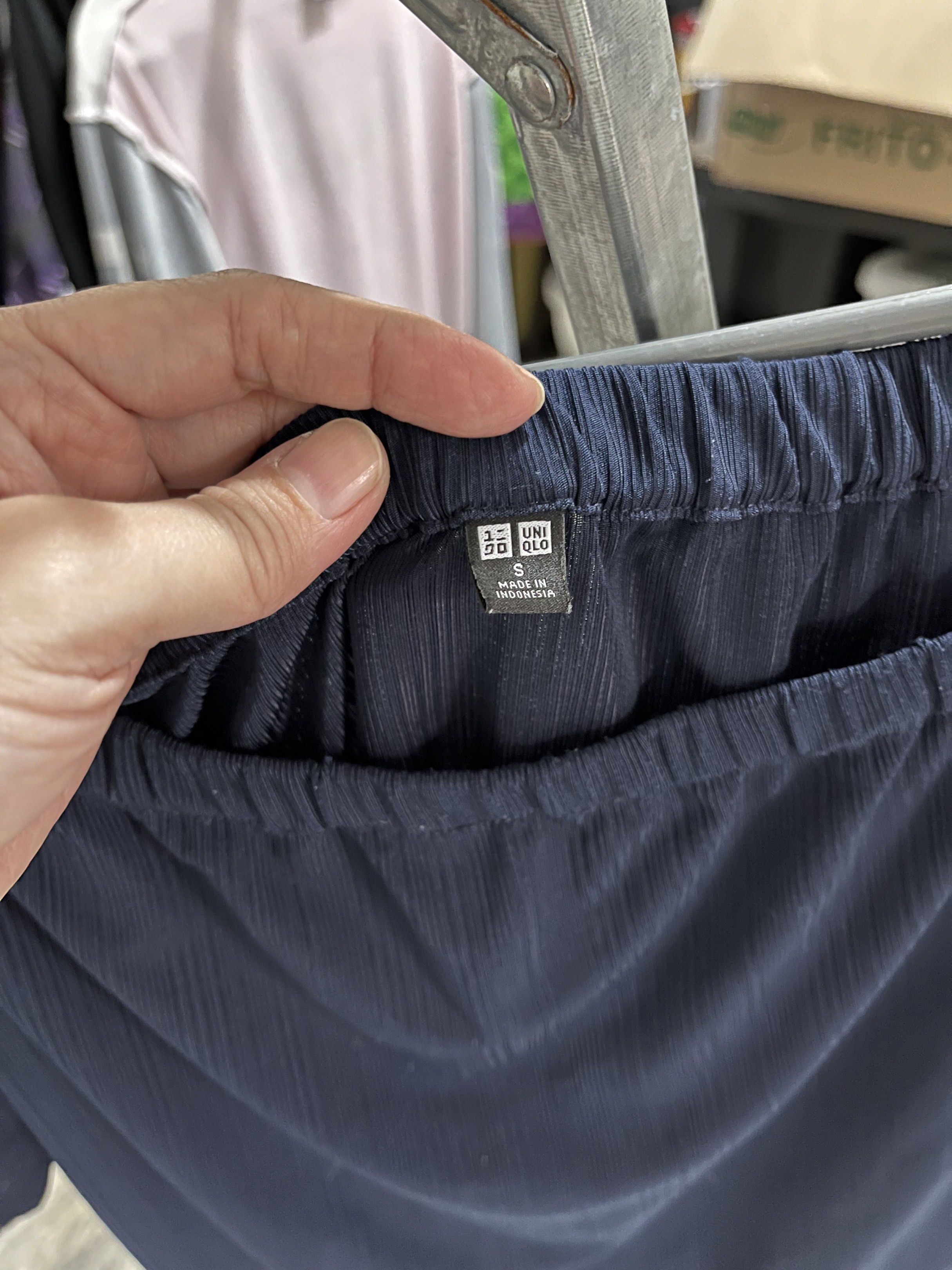 Uniqlo Off-Shoulder Top - Size S (Category: Blouses) located in Marikina City. Submitted by hello-yellow (Listing ID 1417489787, Image 3). Description: - Uniqlo navy blue off-shoulder top - Size: S on-tag. Fit Small to Semi Large. - Stretchable - Elastic neckline - Made in Indonesia - Subtle textured fabric - Versatile wardrobe staple.