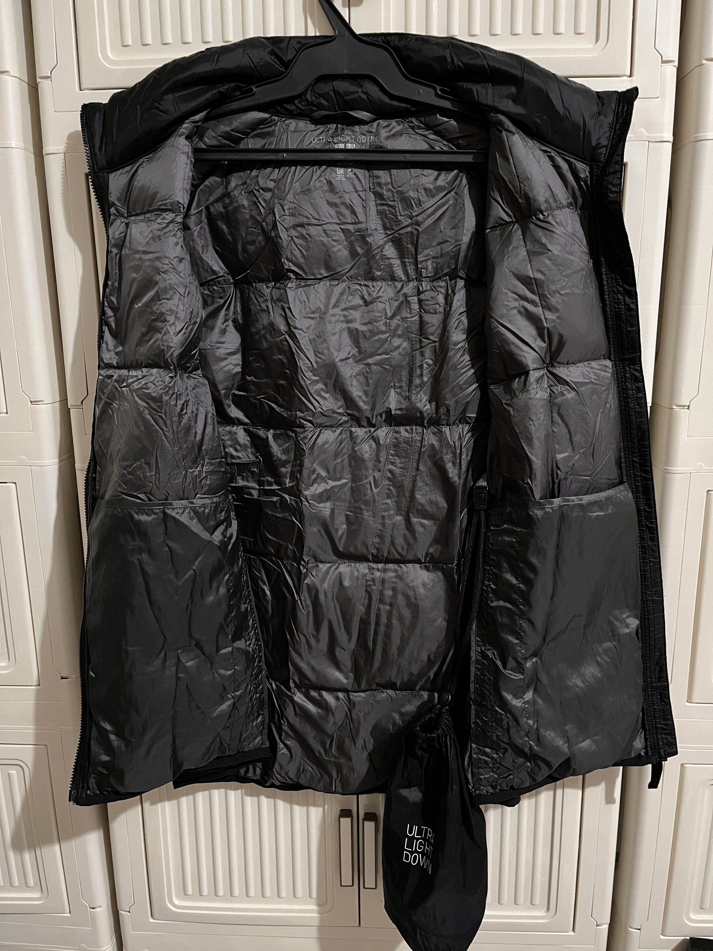 UNIQLO Ultra Light Down Vest - Black - Large (Category: Vests) located in Pasig City. Submitted by attyhbp (Listing ID 1417594166, Image 3). Description: UNIQLO ULTRA LIGHT DOWN VEST COLOR: BLACK SIZE: L L - 24 W - 19 Pouch included.