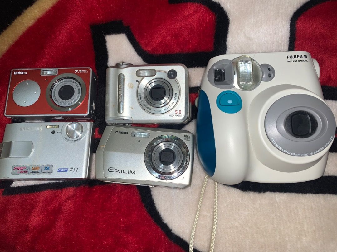 untested/defective digicams/camera parts take all (Category: Cameras) located in Iloilo. Submitted by iloveaespa0814 (Listing ID 1417417952, Image 2). Description: BUY AT YOUR OWN RISK‼️ 160 isa nakatambak lang if take all may free na untested digicam and film camera.
