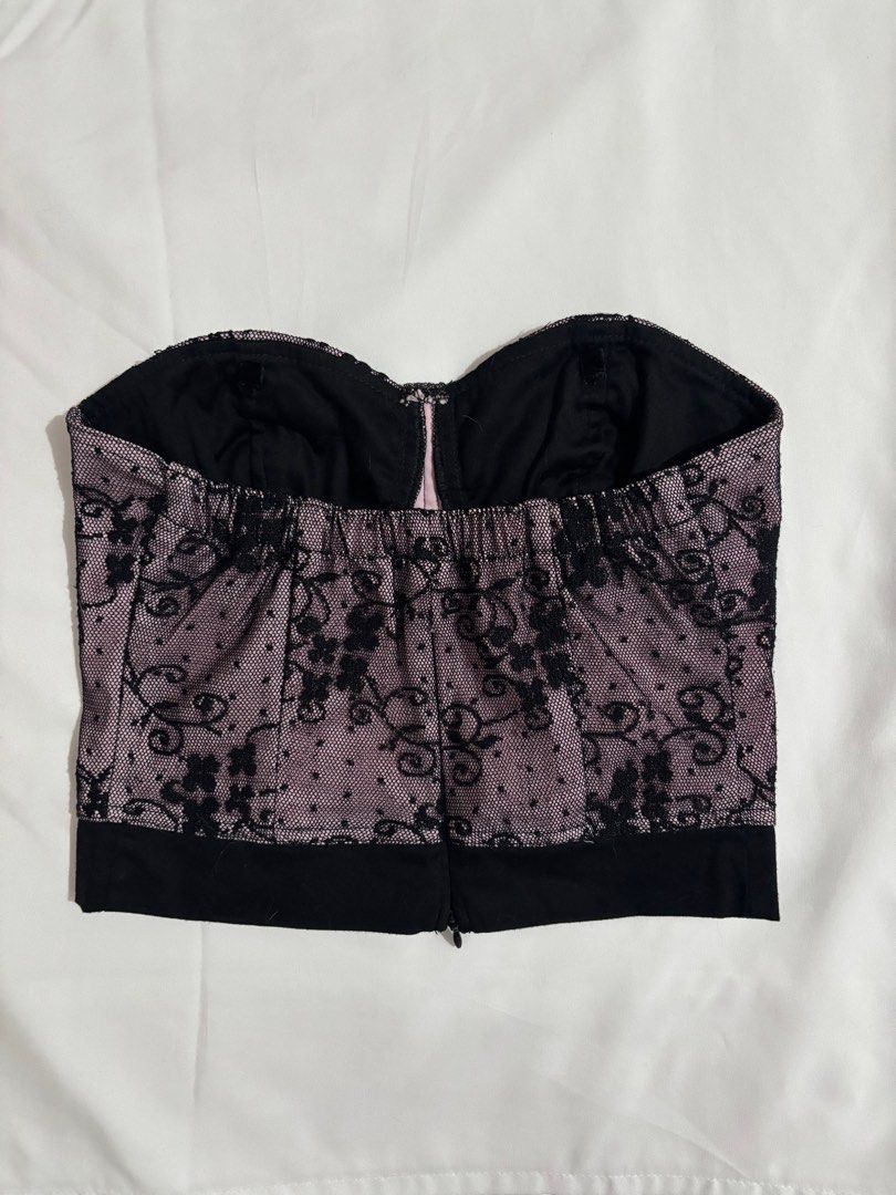 vintage lace corset top (Category: Sleeveless) located in Paranaque City. Submitted by backburnt (Listing ID 1417449271, Image 2). Description: - no size on tag - can fit s-m, cup a-b - zipper closure .