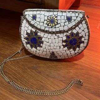 (Category: ) located in . Submitted by cheapisthenewchic (Listing ID 1417592411, Image 1). Description: .
