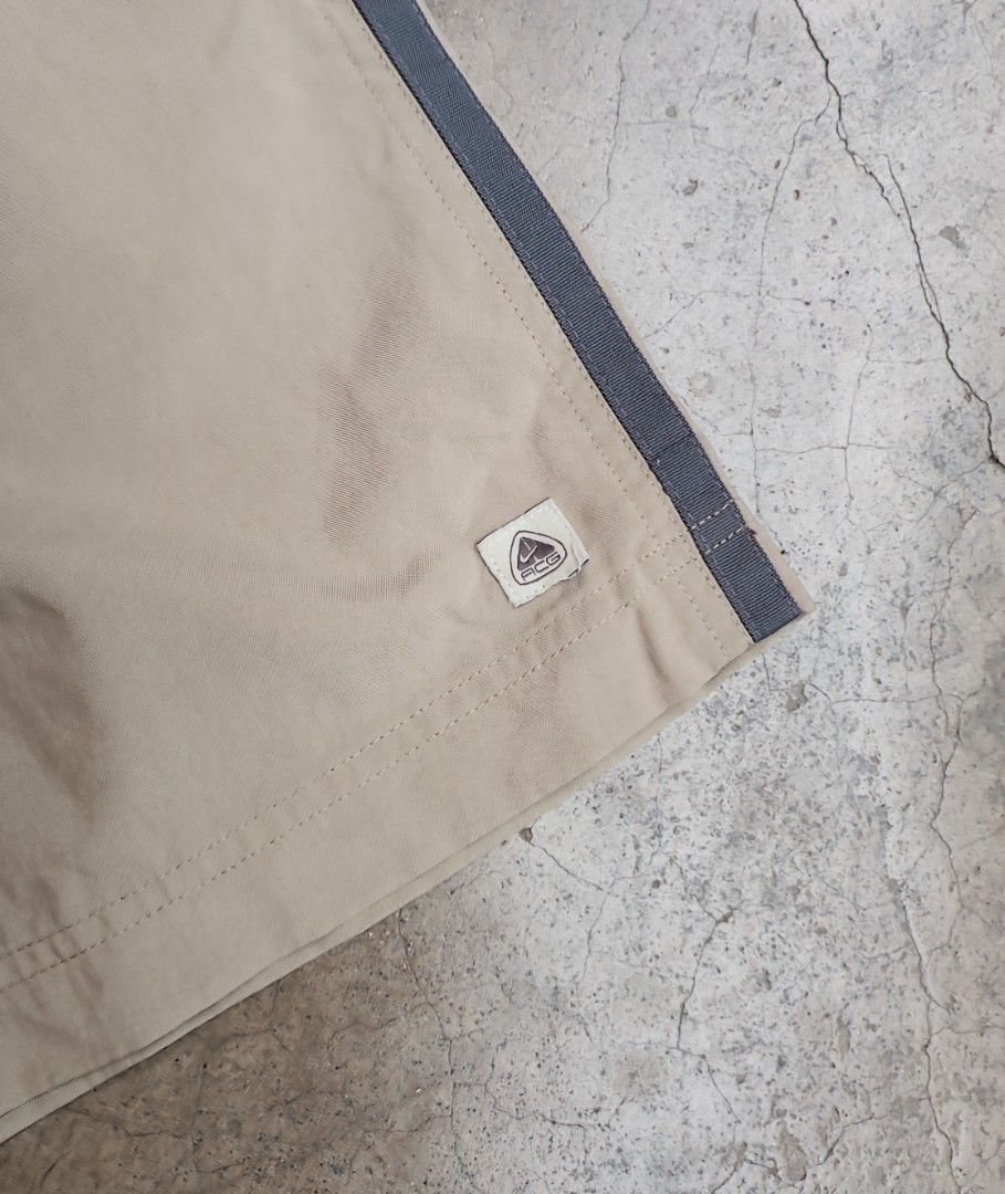 VINTAGE NIKE ACG NYLON SHORT (Category: Activewear) located in Davao. Submitted by st333tcartel (Listing ID 1417480699, Image 3). Description: Large Width 26-32 Length 20 Leg opening 19.