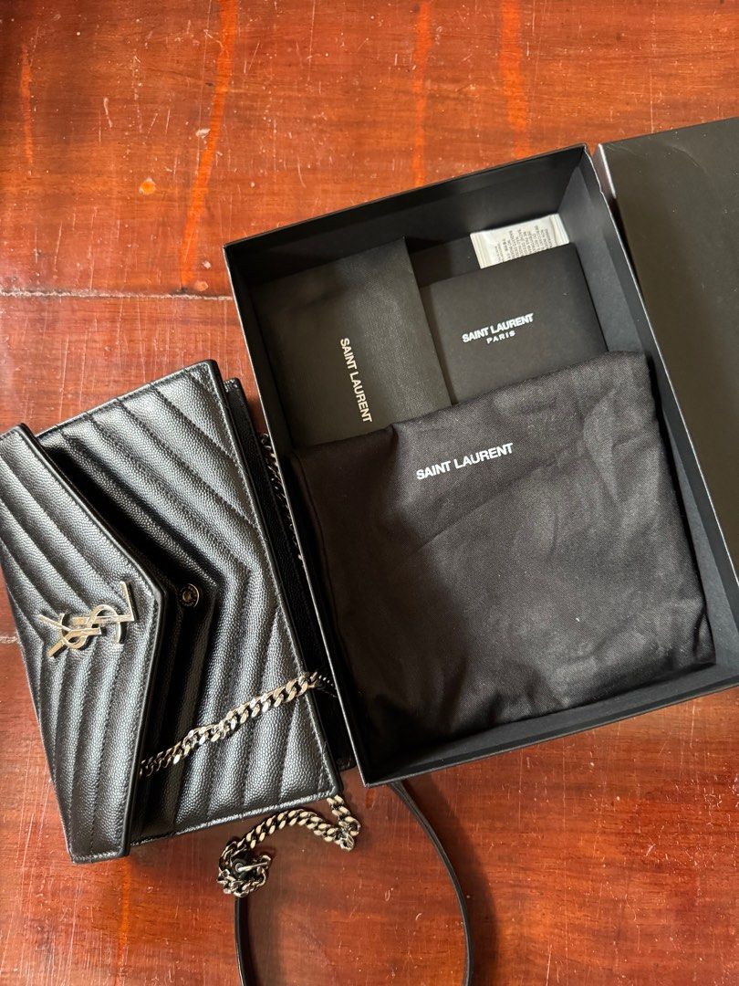 YSL Cassandre Envelope Chain Wallet (Category: Luxury Bags & Wallets) located in Quezon City. Submitted by karizau (Listing ID 1417441210, Image 2). Description: YSL CASSANDRE ENVELOPE CHAIN WALLET IN GRAIN DE POUDRE LEATHER • Complete with box, dust bag, and care card • Comes with receipt • Purchased at YSL Marina Bay Sands in 2022 RFS: I don’t use it anymore .
