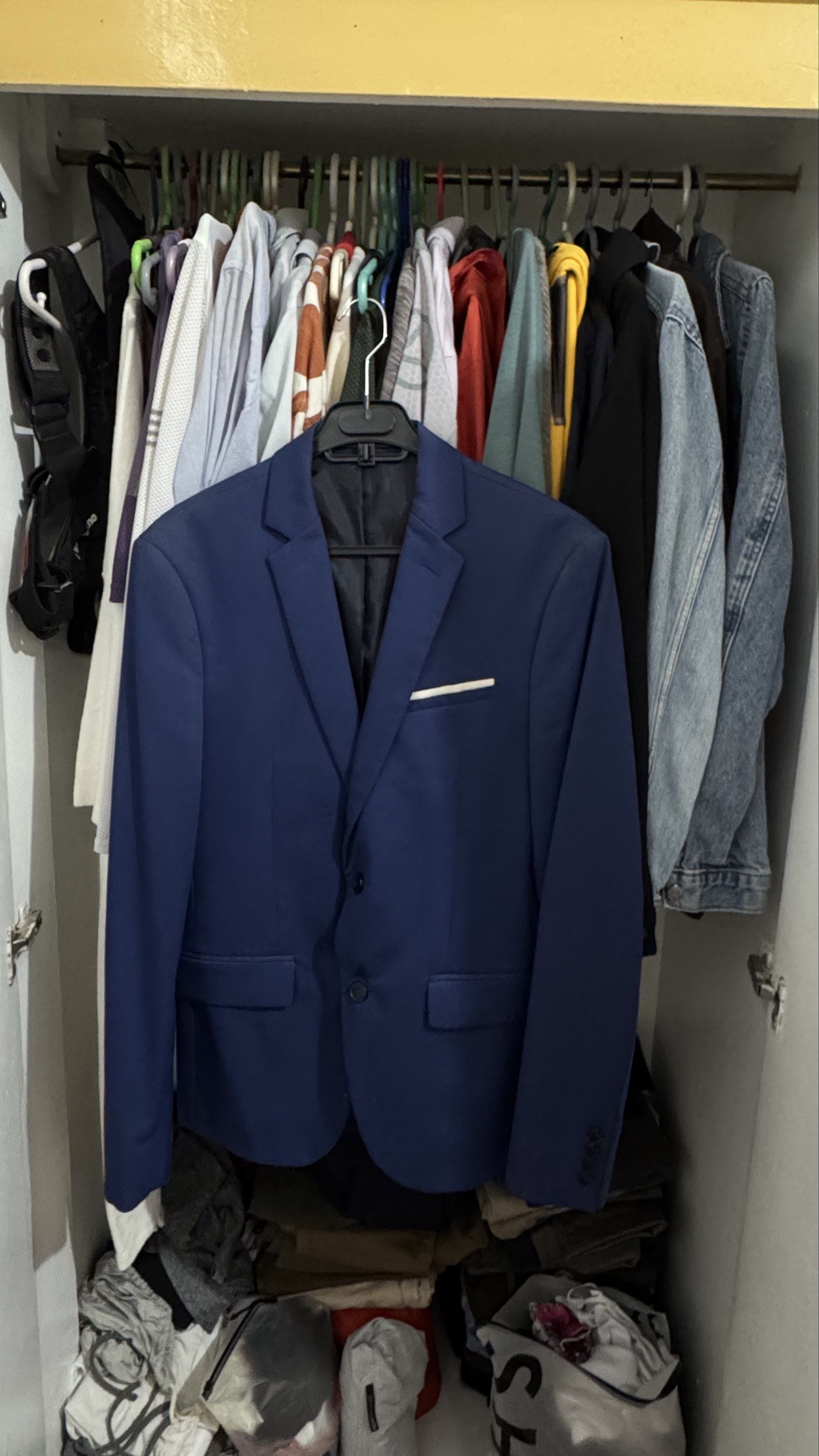 Zara Man Navy Blue coat (Category: Coats, Jackets and Outerwear) located in Valenzuela. Submitted by lokithepug (Listing ID 1417497416, Image 2). Description: - Zara Man navy blue blazer - Color: Navy blue - Size: EUR 48 / USA 38 / MEX 48 - Features: Two-button closure, notched lapels, pocket square detail - worn only once.