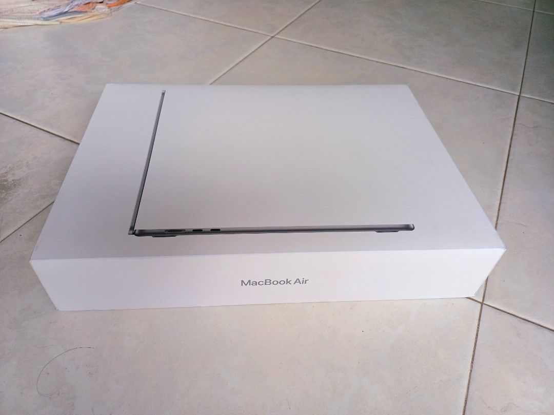 15 inch MacBook Air with M3 empty box412358104350074880