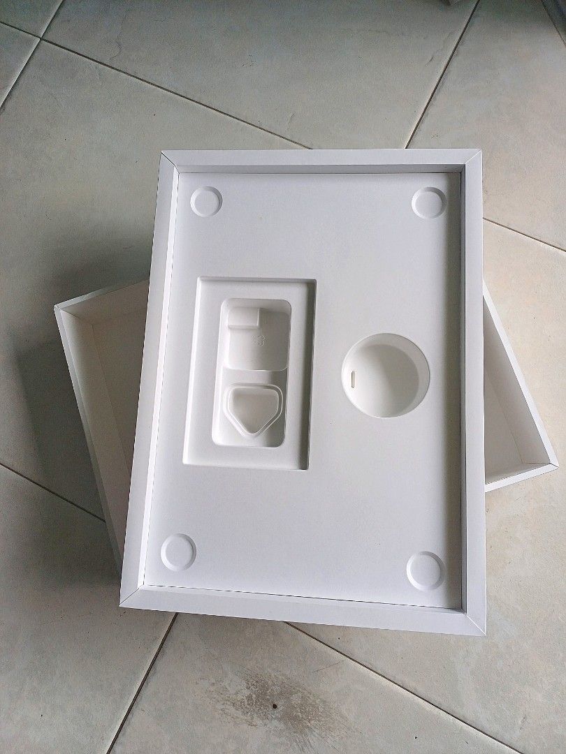15 inch MacBook Air with M3 empty box412358104350074882
