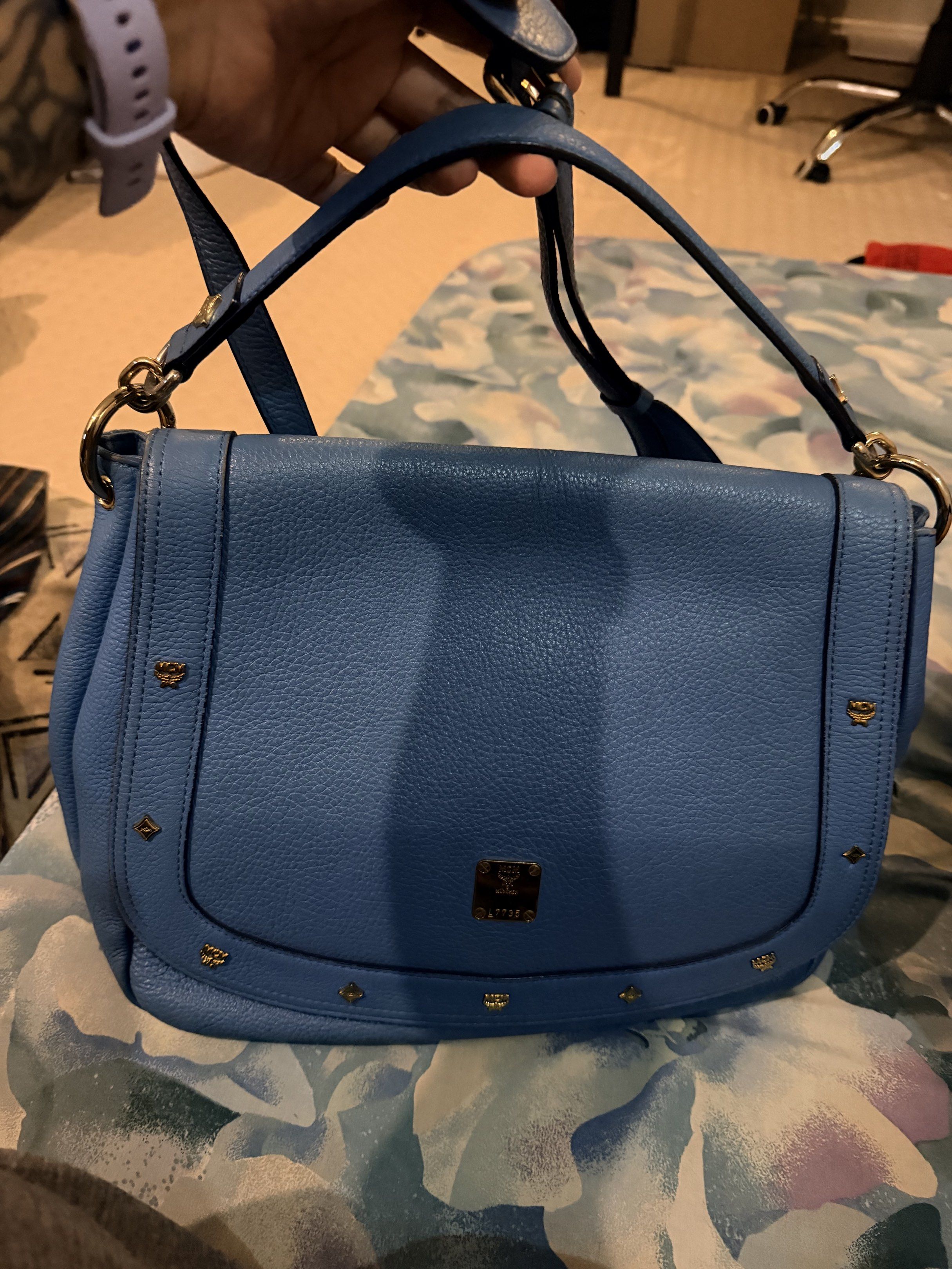 2 WAY MCM BAG - LEGIT (Category: Shoulder Bags) located in Quezon City. Submitted by PVDLL (Listing ID 1417616716, Image 3). Description: May marks sa ilalaim lang.