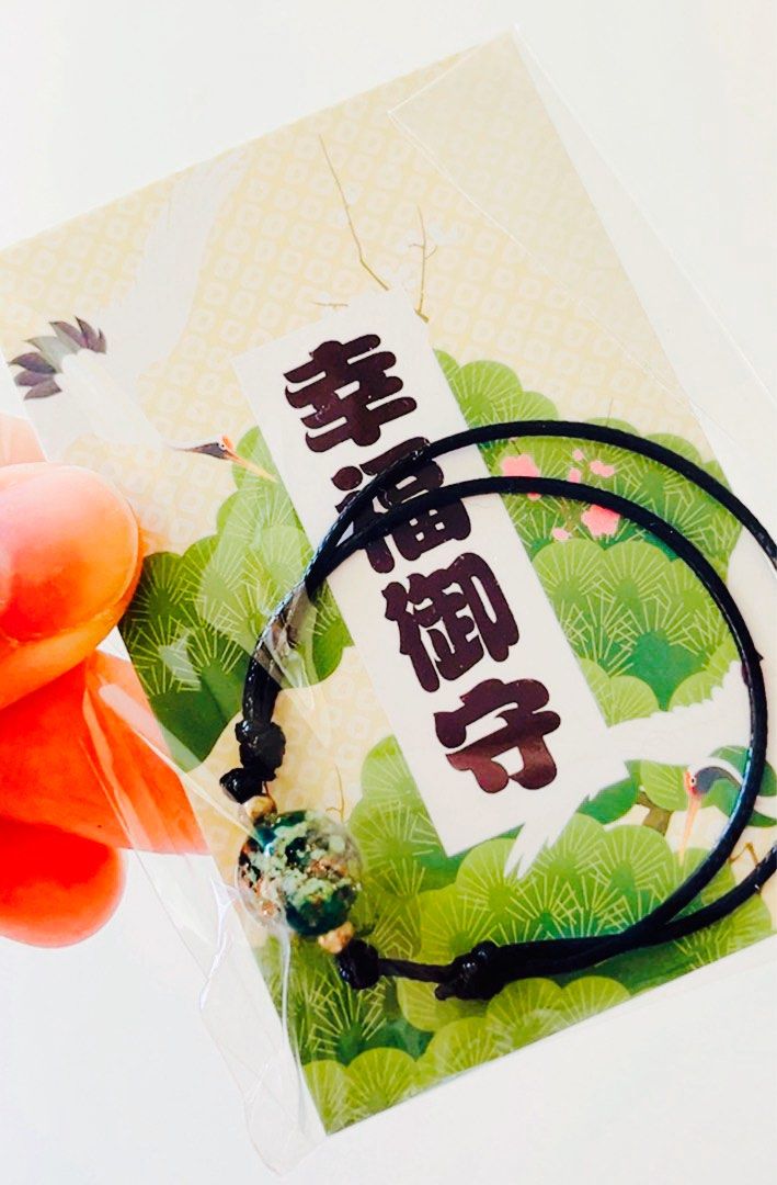 獨家💝限量現貨💮祝福幸福御守手繩手鏈 平安 健康 快樂 戀愛御守 賀年裝飾 和風 招財貓公仔 風車 新年飾物 開運飾物 手作飾物 學業御守 戀愛御守 健康御守 家居佈置裝飾 新年佈置 風水生肖 新年禮物 賀年禮品 珍藏收藏品 LUCKY NEW YEAR ACCESSORY CHINESE STYLE LUNAR BRACELET NEW YEAR DECORATIONS GIFT （分類：手鍊）位於 Hong Kong。 由 swroom 提交（商品編號 1414377500，圖片 2）。簡介： 💖$80 條，$150 兩條，全新 🎁節日銷情迅速請早訂購，售完即止‼️ 🛍更多卡通精品玩具FOLLOW US ： carousell.com/swroom 📥INBOX 購買請提供以下資料 ： ▫️付款方式 : PAYME / FPS / ALIPAYHK ▫️郵寄方式： 📮 $5 up 本地平郵 ( 一般情況 2-3 工作天寄出 ) 📦 SF順豐到付 ( 一般情況 1-2 